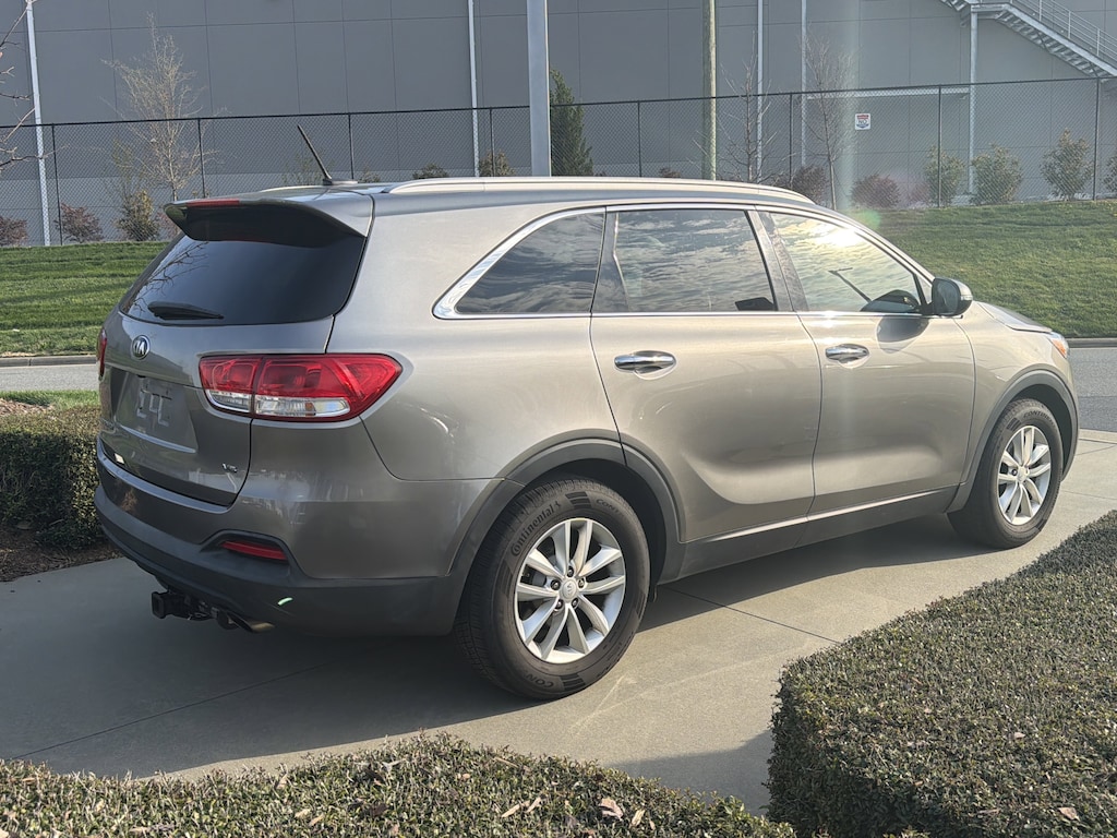 Used 2017 Kia Sorento LX V6 SUV