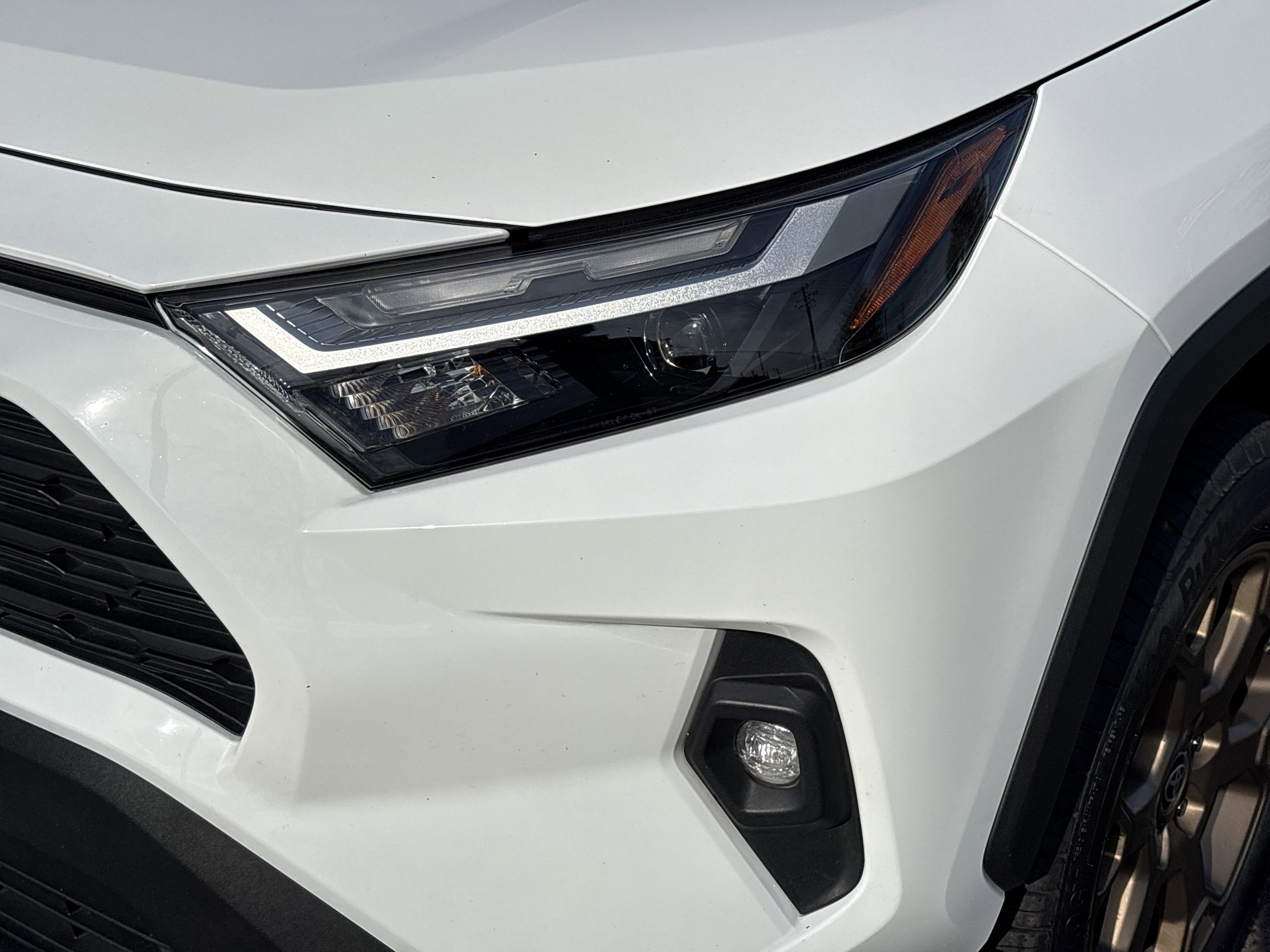 2023 Toyota RAV4 Hybrid XLE photo 5