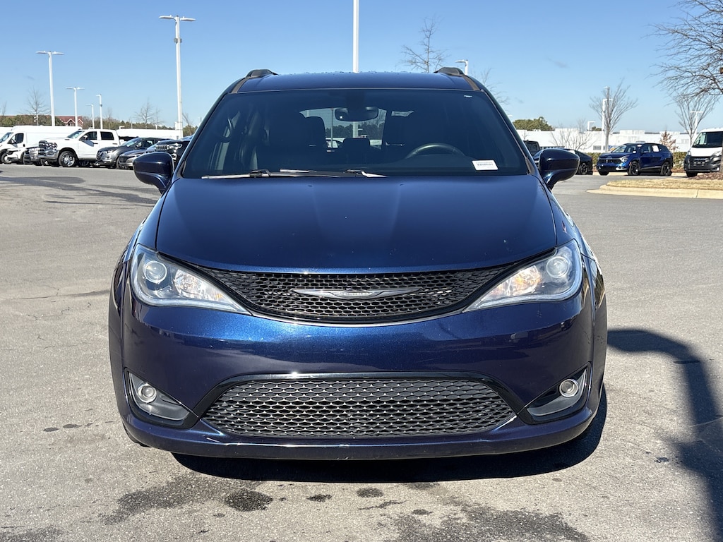 Used 2019 Chrysler Pacifica Touring L Minivan