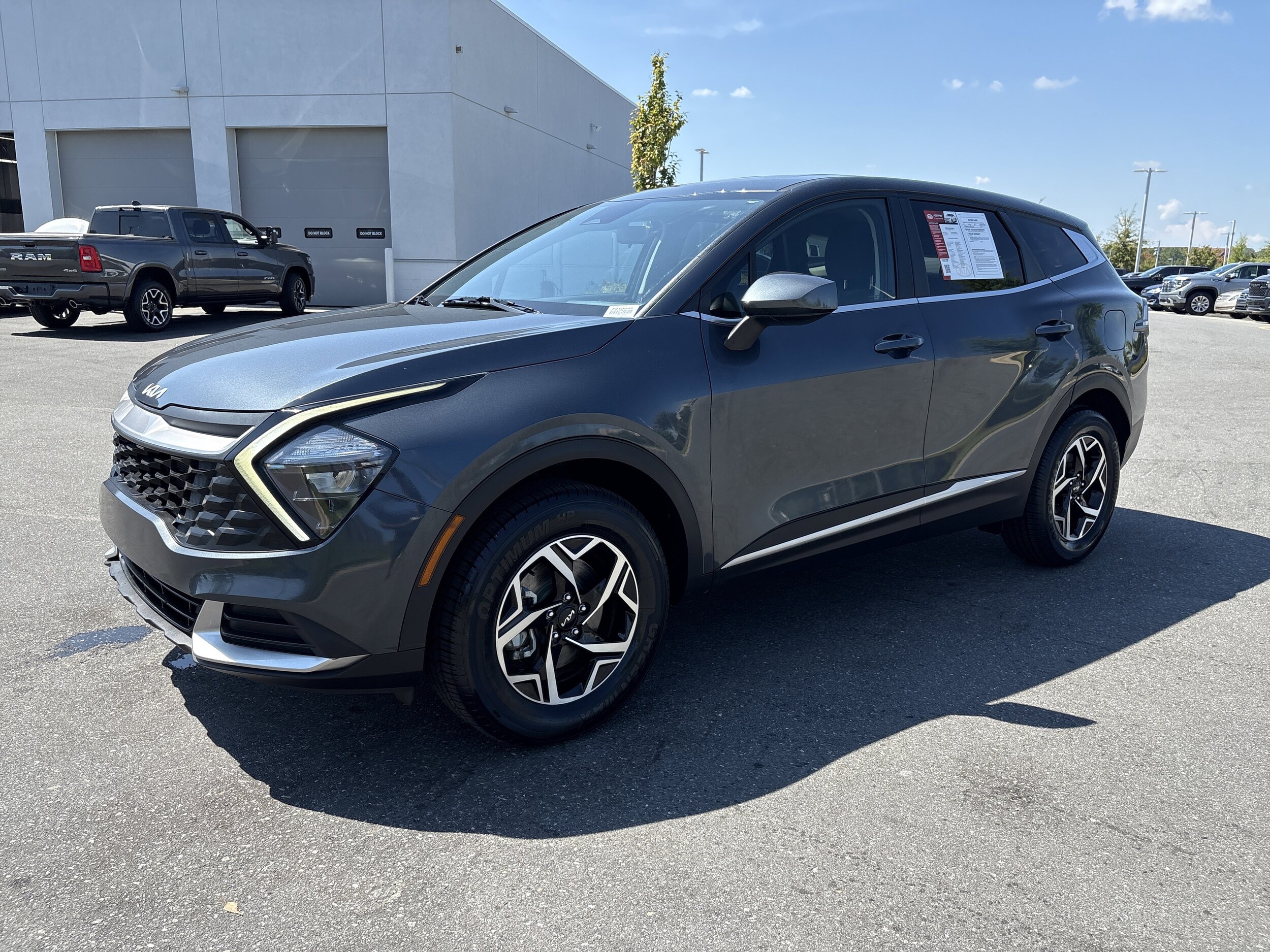 2023 Kia Sportage LX photo 3