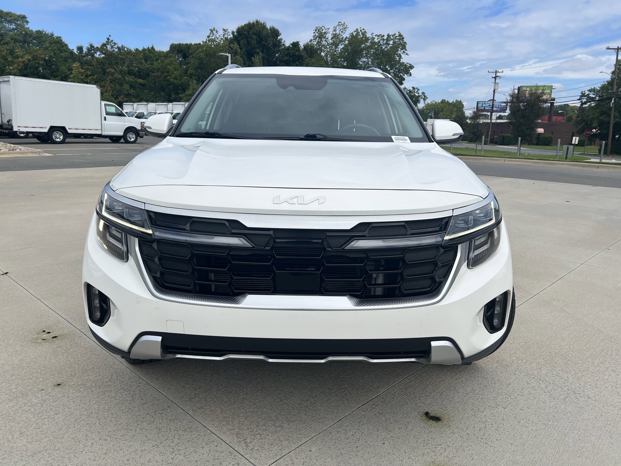 2024 Kia Seltos SX photo 2