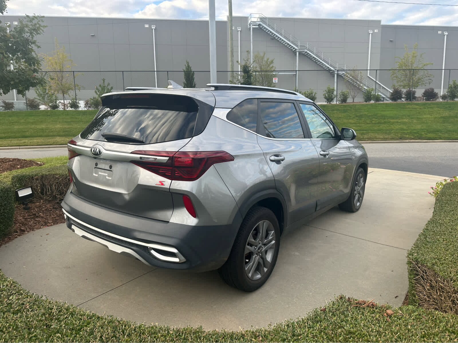 2021 Kia Seltos S photo 3
