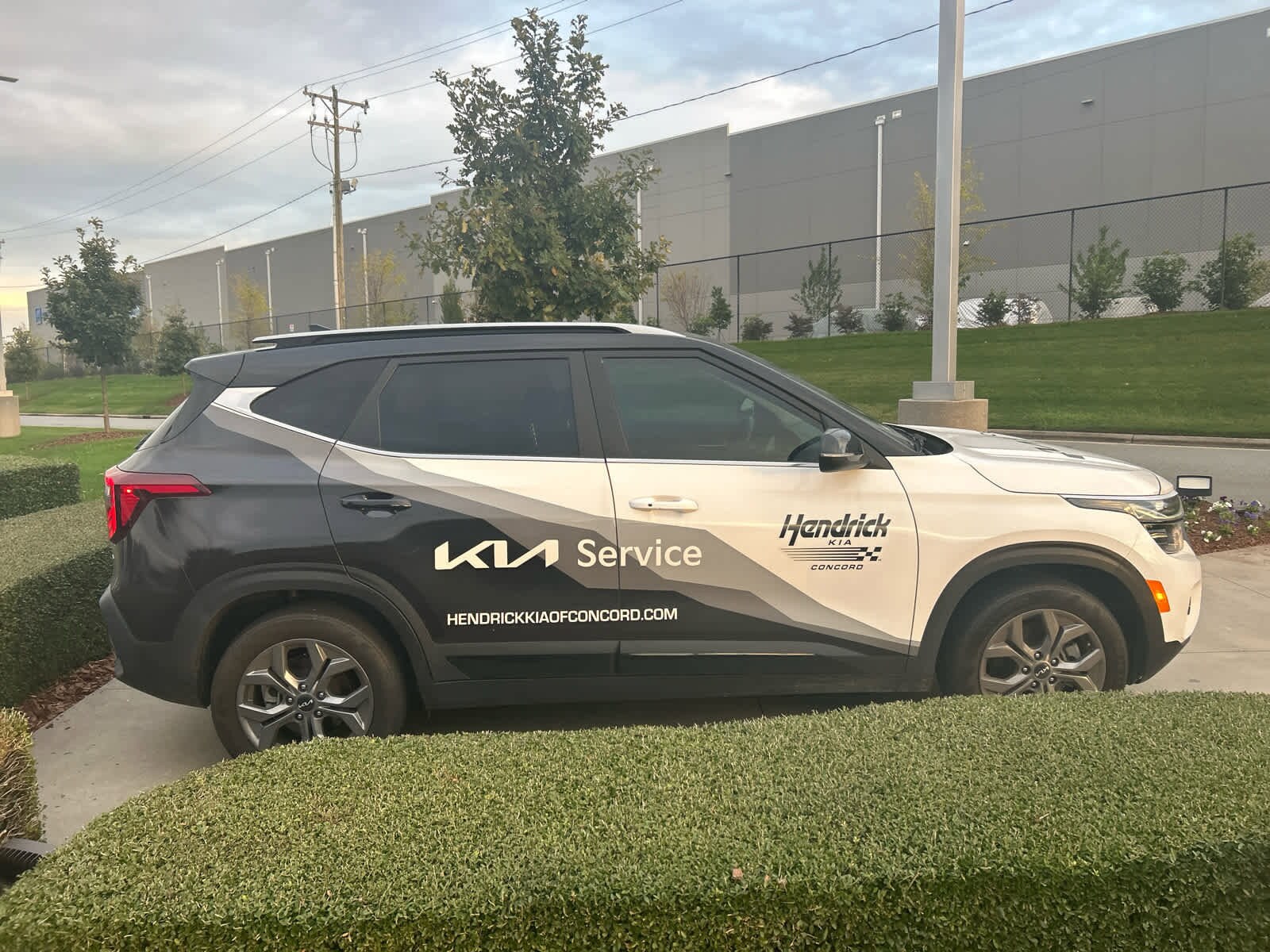 2024 Kia Seltos S photo 2