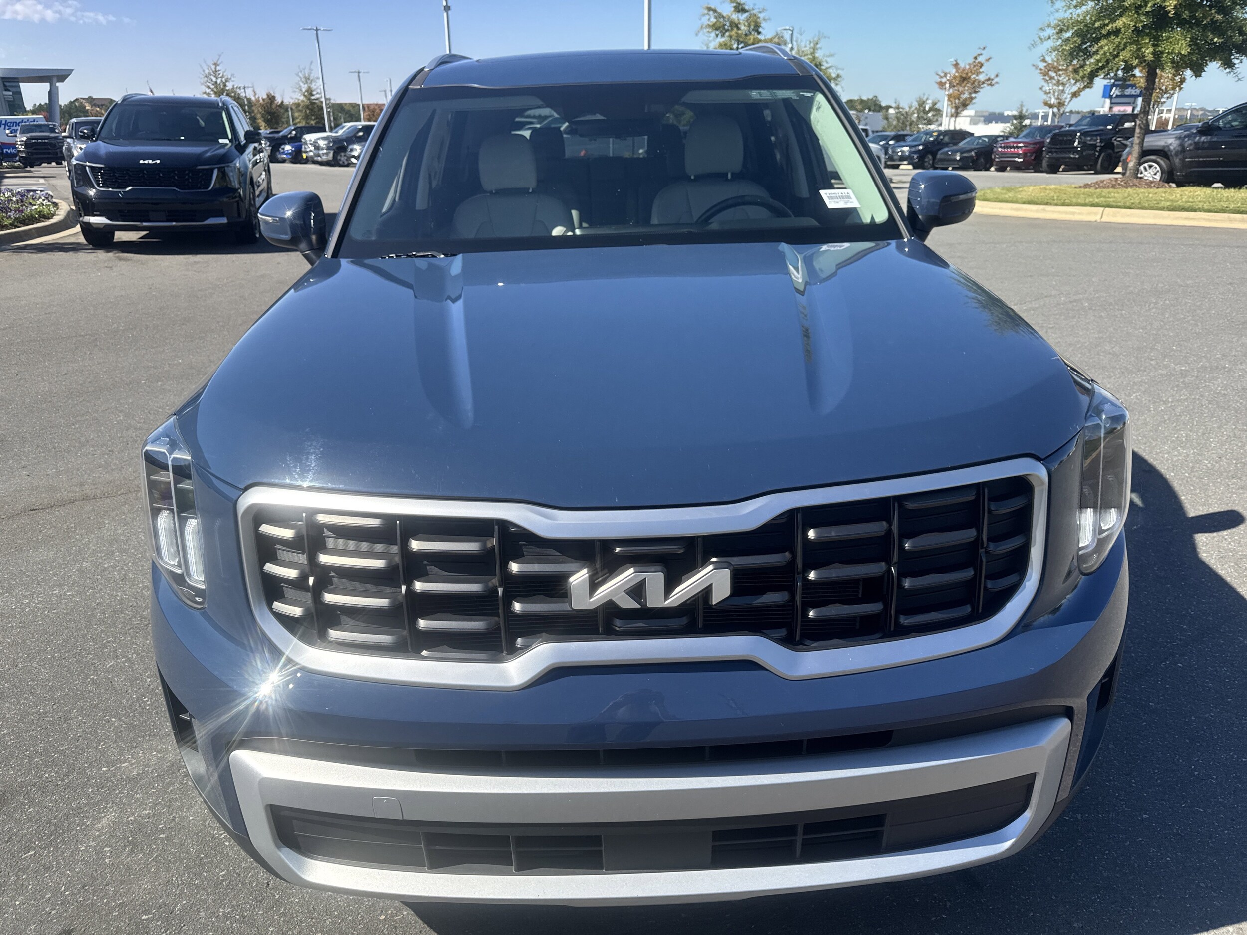 2023 Kia Telluride S photo 2