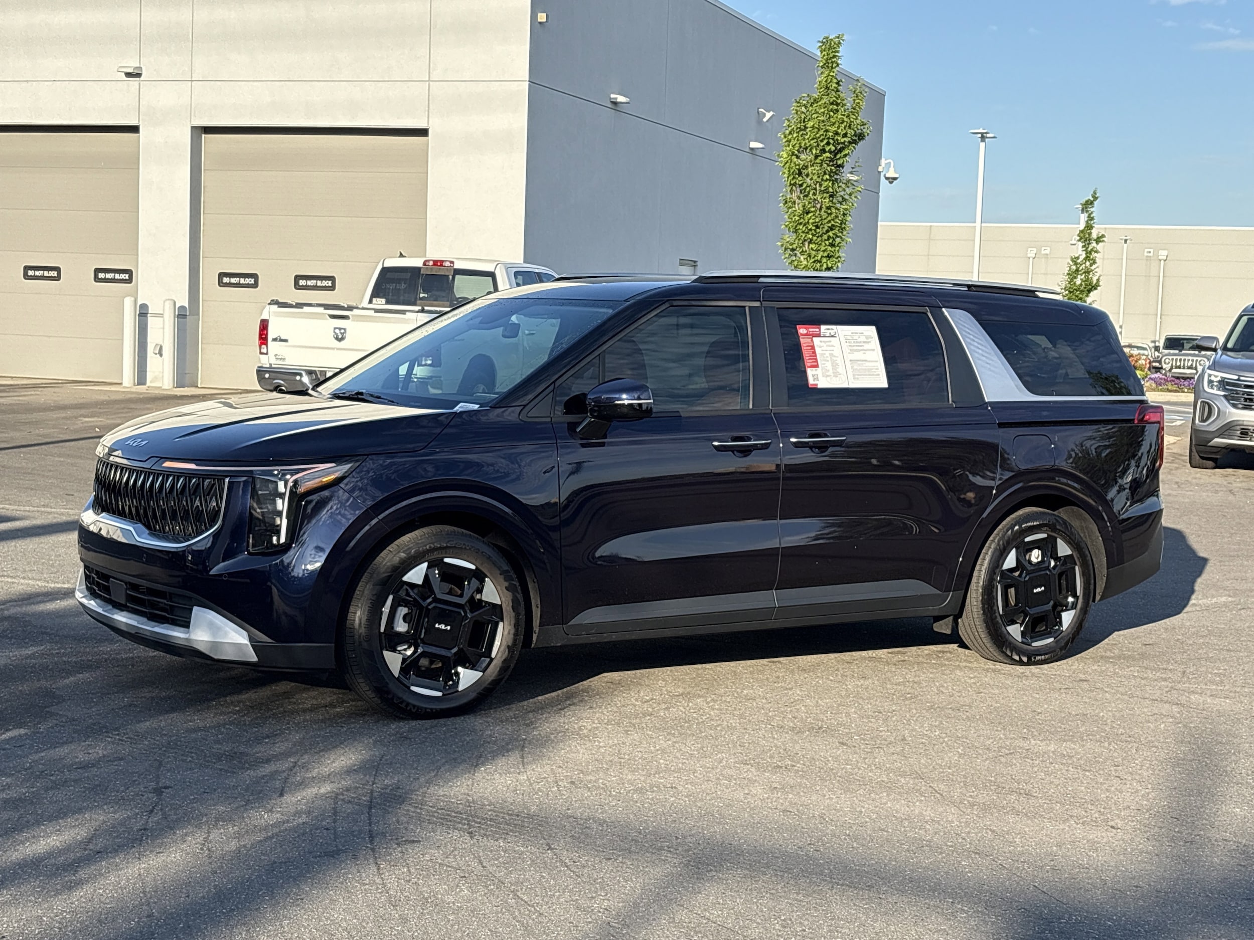 2025 Kia Carnival EX photo 4