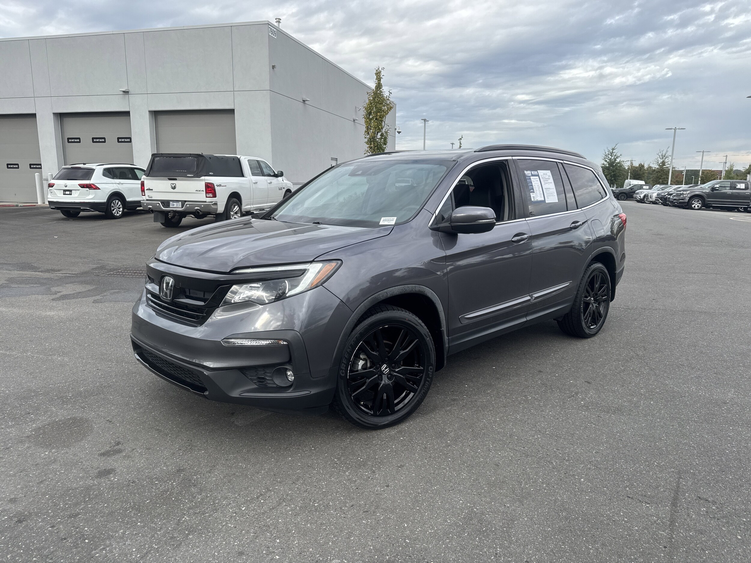 2021 Honda Pilot Special Edition photo 2