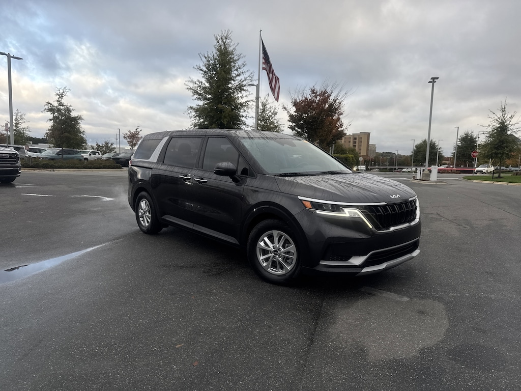 Certified 2023 Kia Carnival LX Minivan