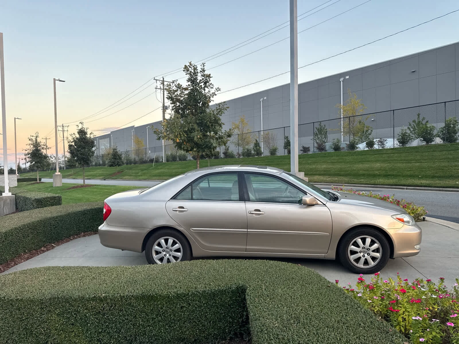 2004 Toyota Camry XLE photo 2