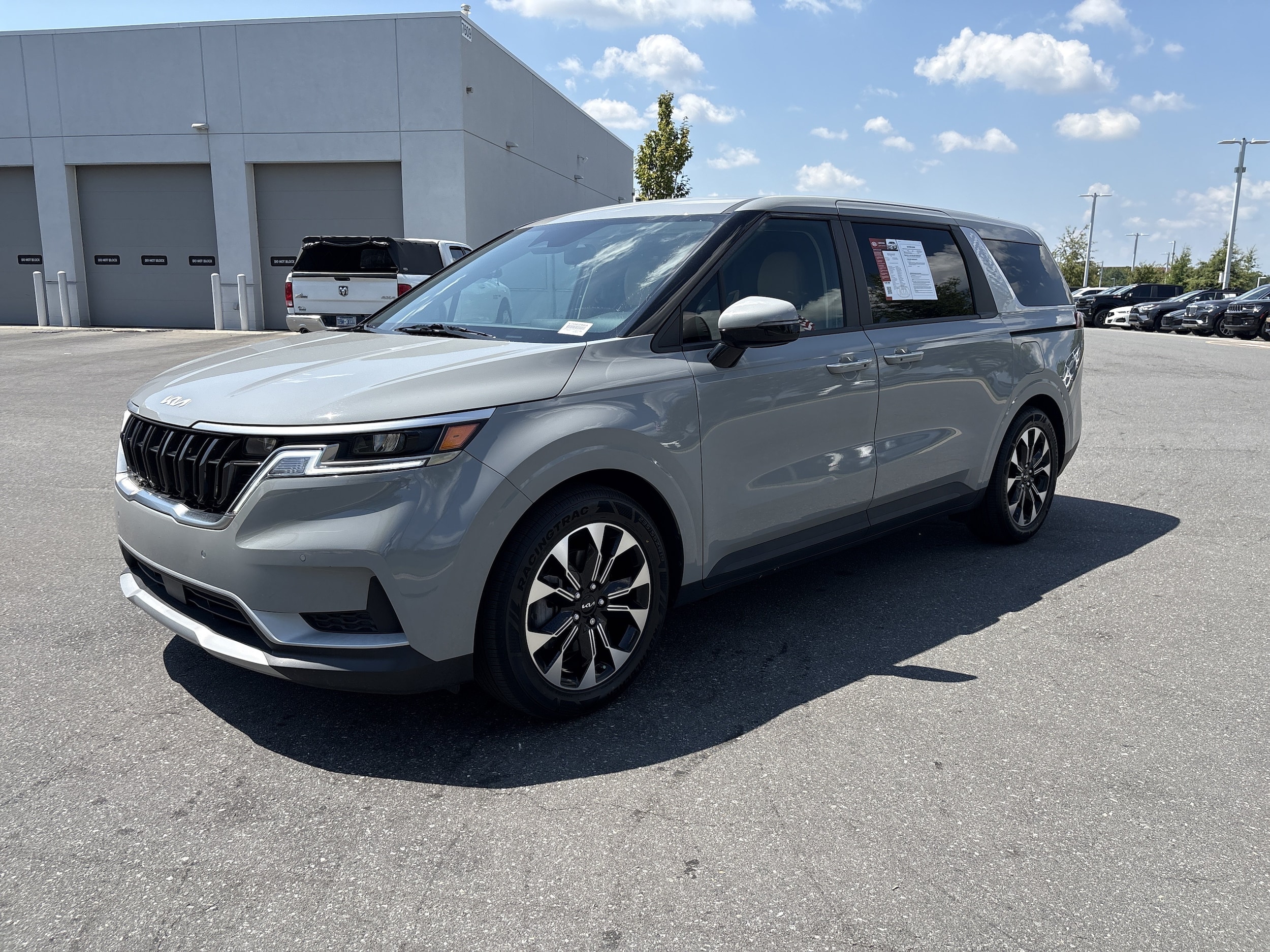 2024 Kia Carnival EX