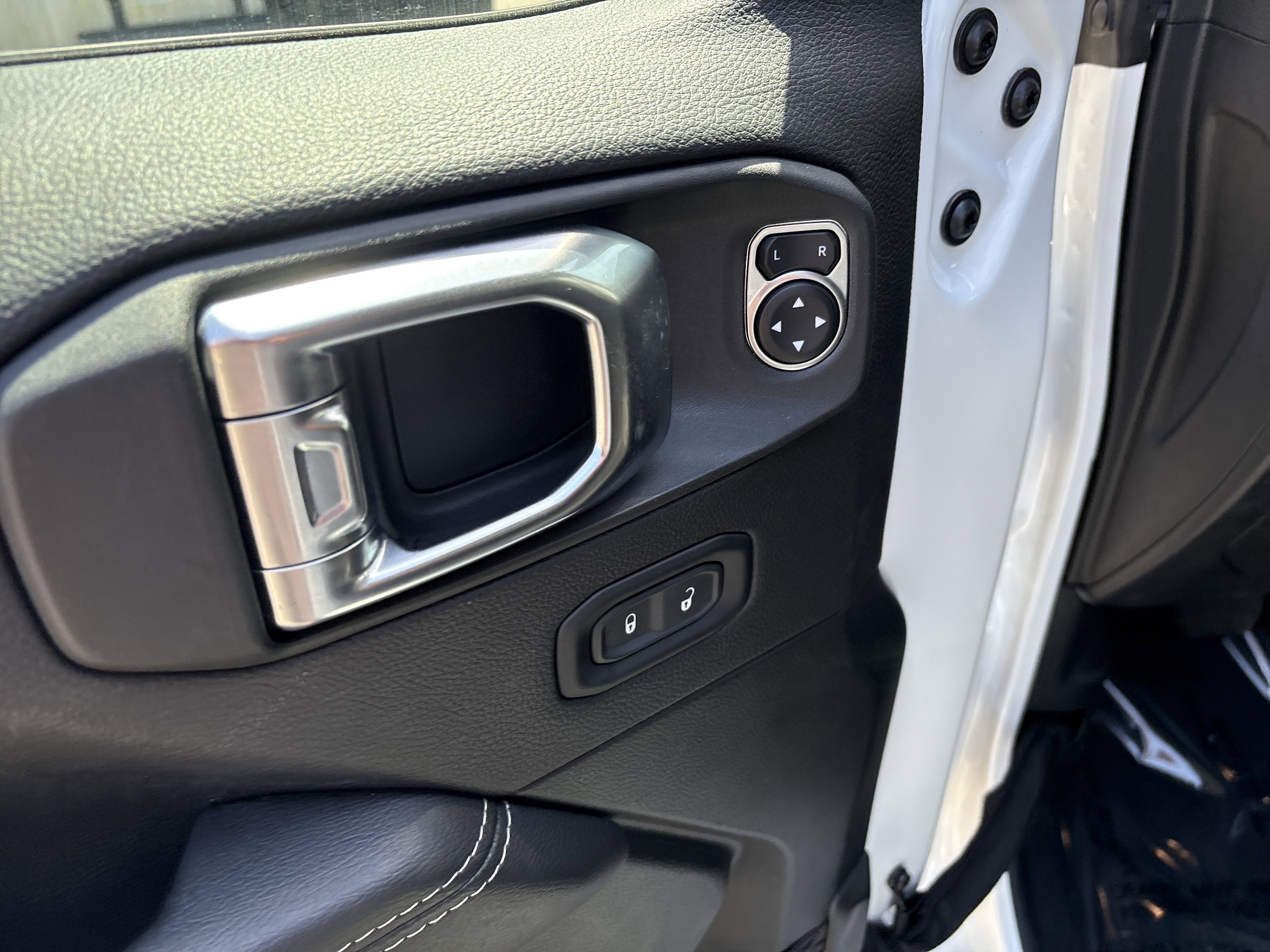 2023 Jeep Wrangler Sahara photo 5