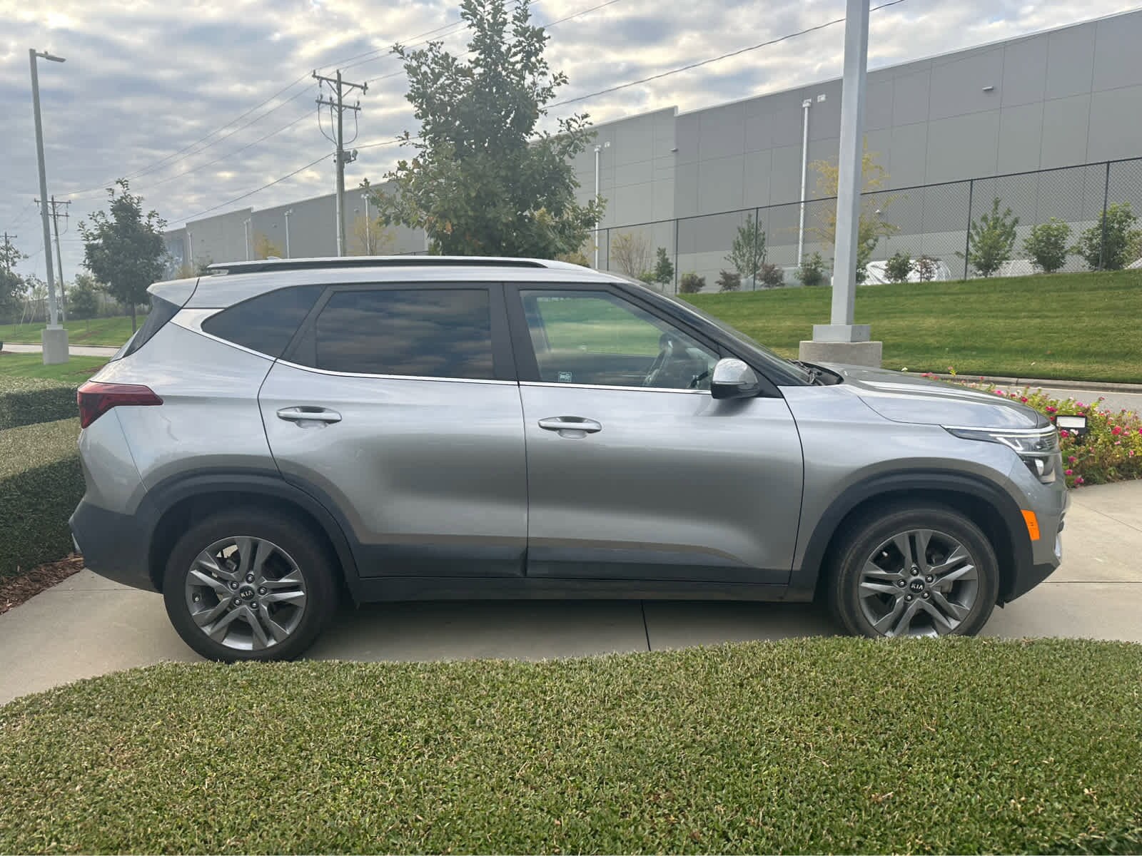 2021 Kia Seltos S photo 2