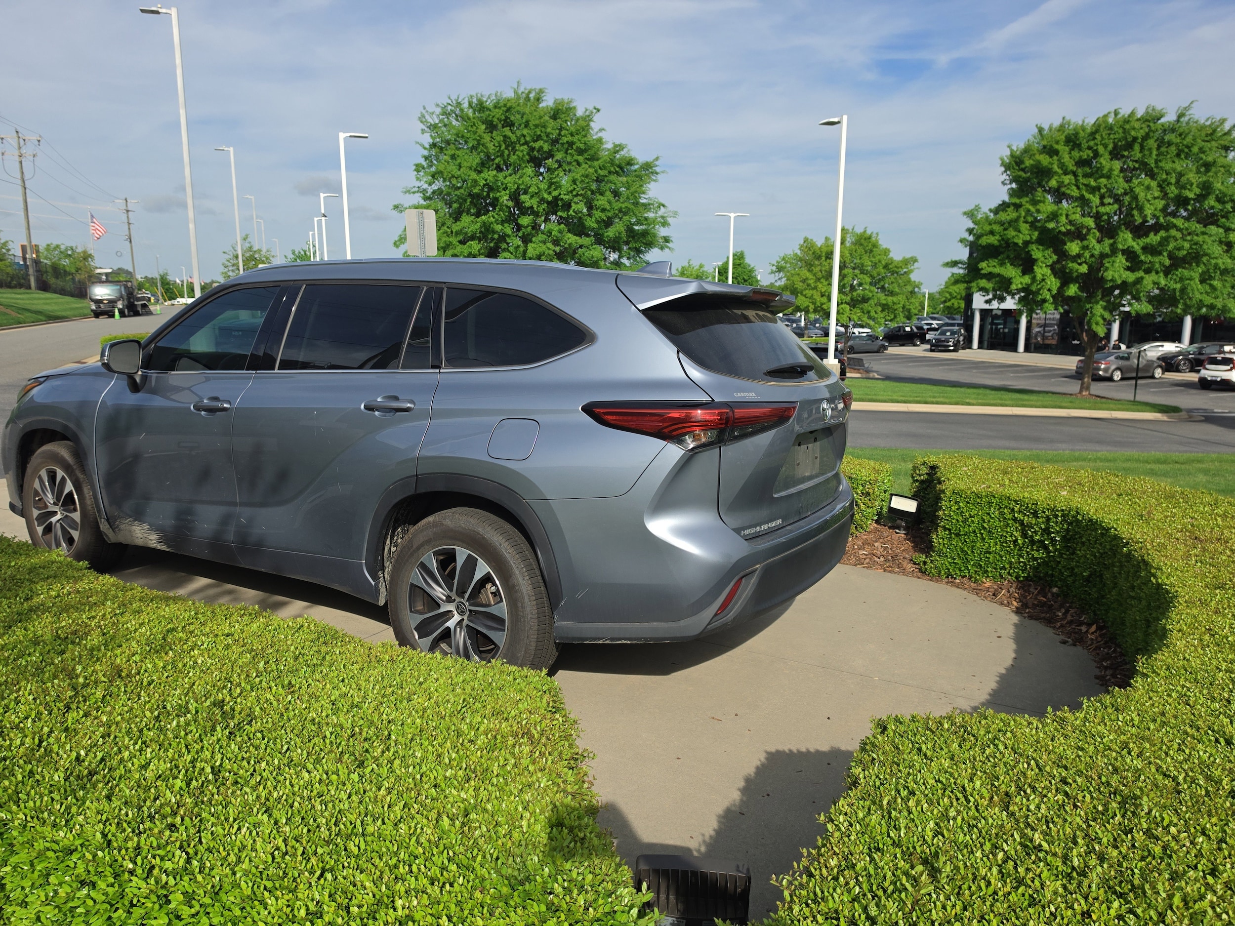 2021 Toyota Highlander XLE photo 6