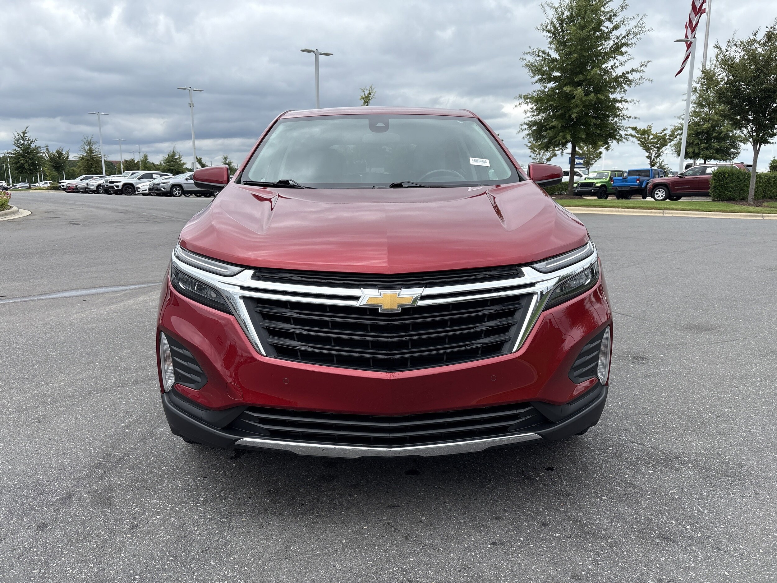 2022 Chevrolet Equinox LT photo 2