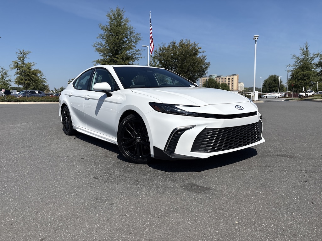 Used 2025 Toyota Camry SE Sedan