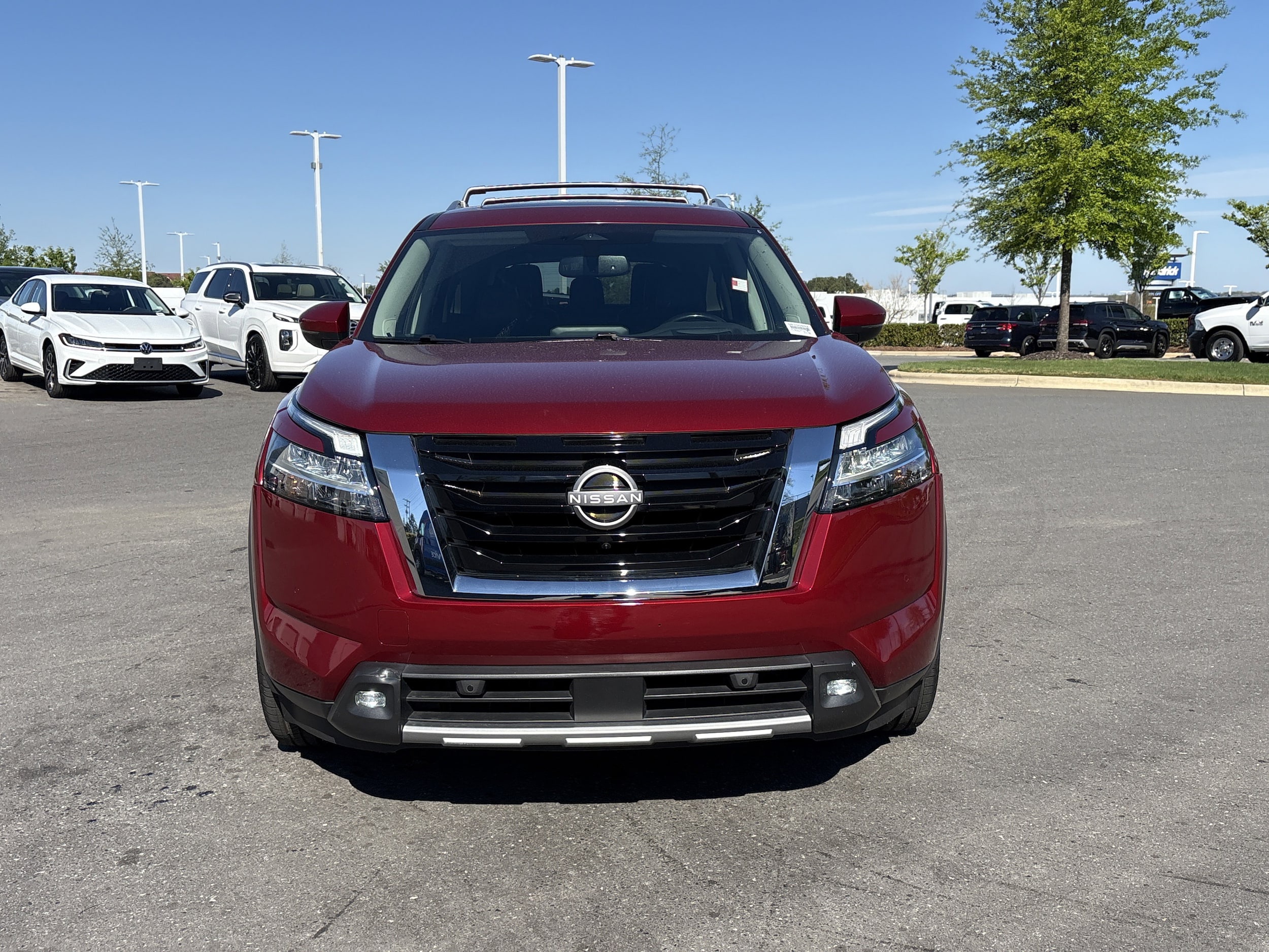 2022 Nissan Pathfinder Platinum photo 4