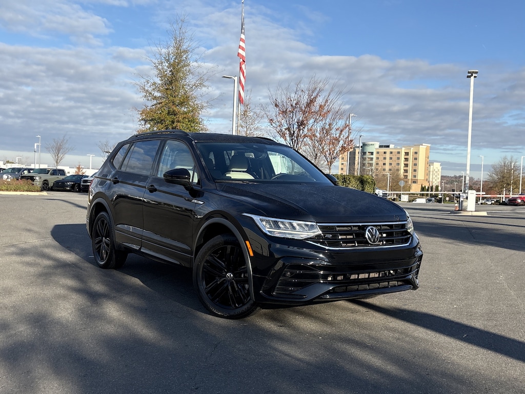 Used 2022 Volkswagen Tiguan SE R-Line Black SUV
