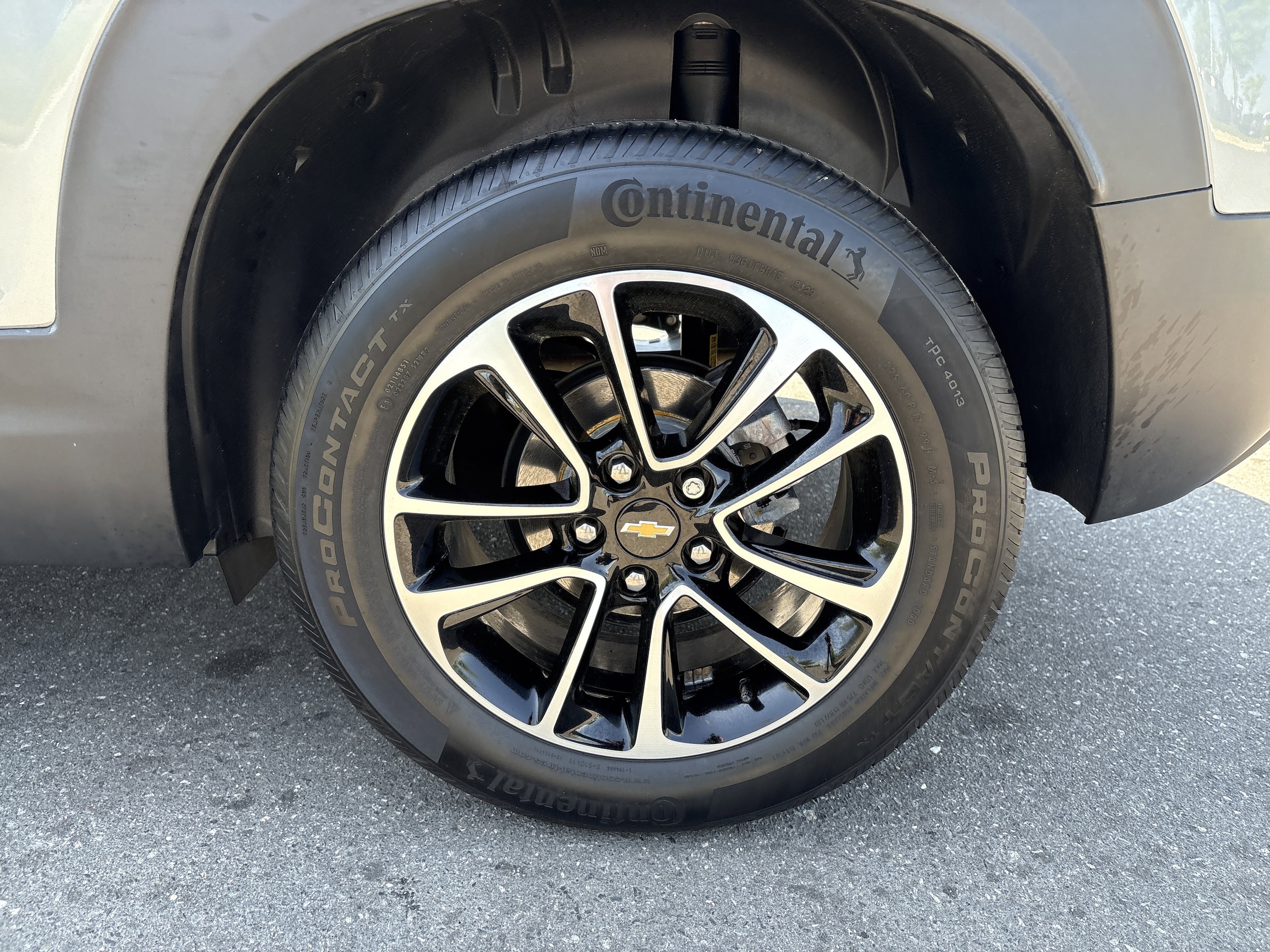 2024 Chevrolet Trailblazer LT photo 2