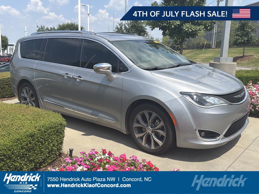 Used 2018 Chrysler Pacifica Limited Minivan
