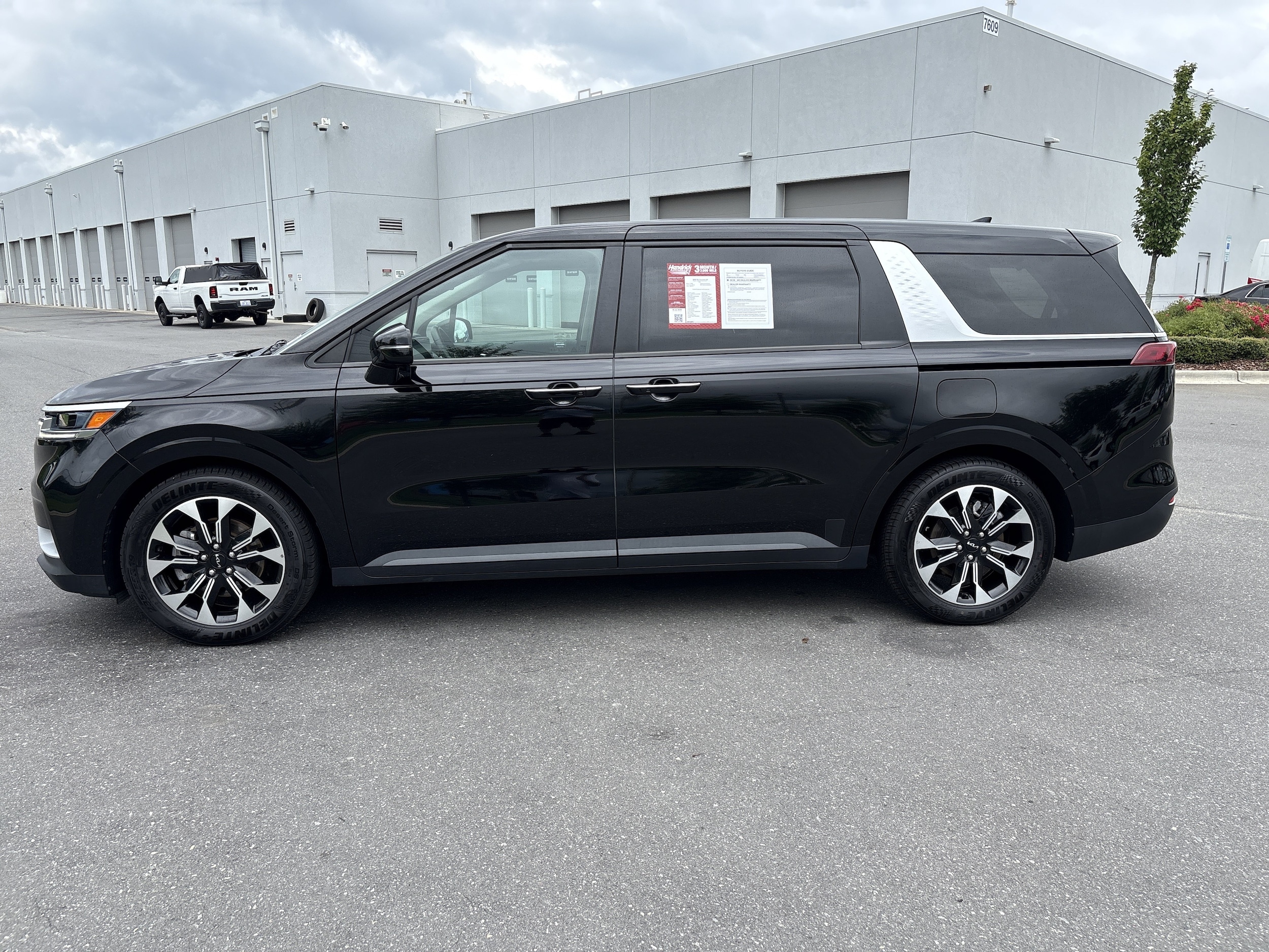 Kia Carnival EX