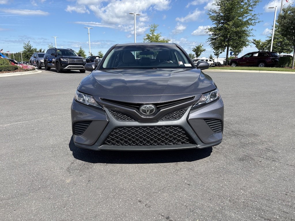 Used 2018 Toyota Camry SE Sedan