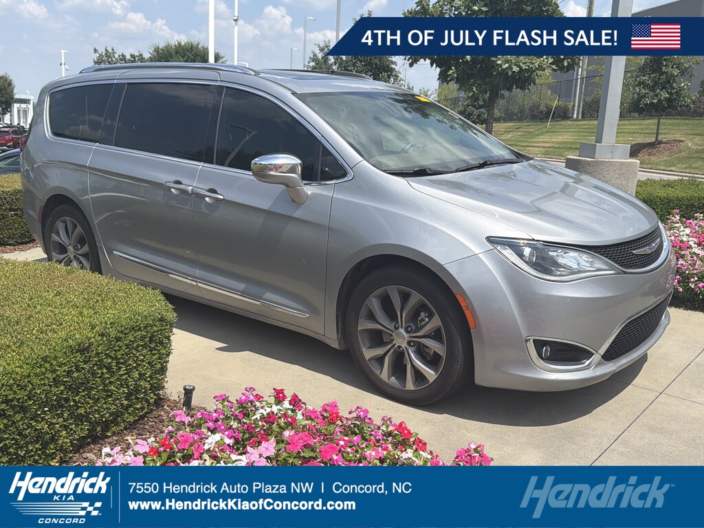 Used 2018 Chrysler Pacifica Limited Minivan