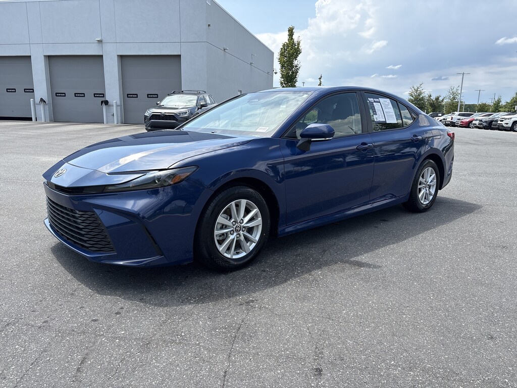 Used 2025 Toyota Camry SE Sedan
