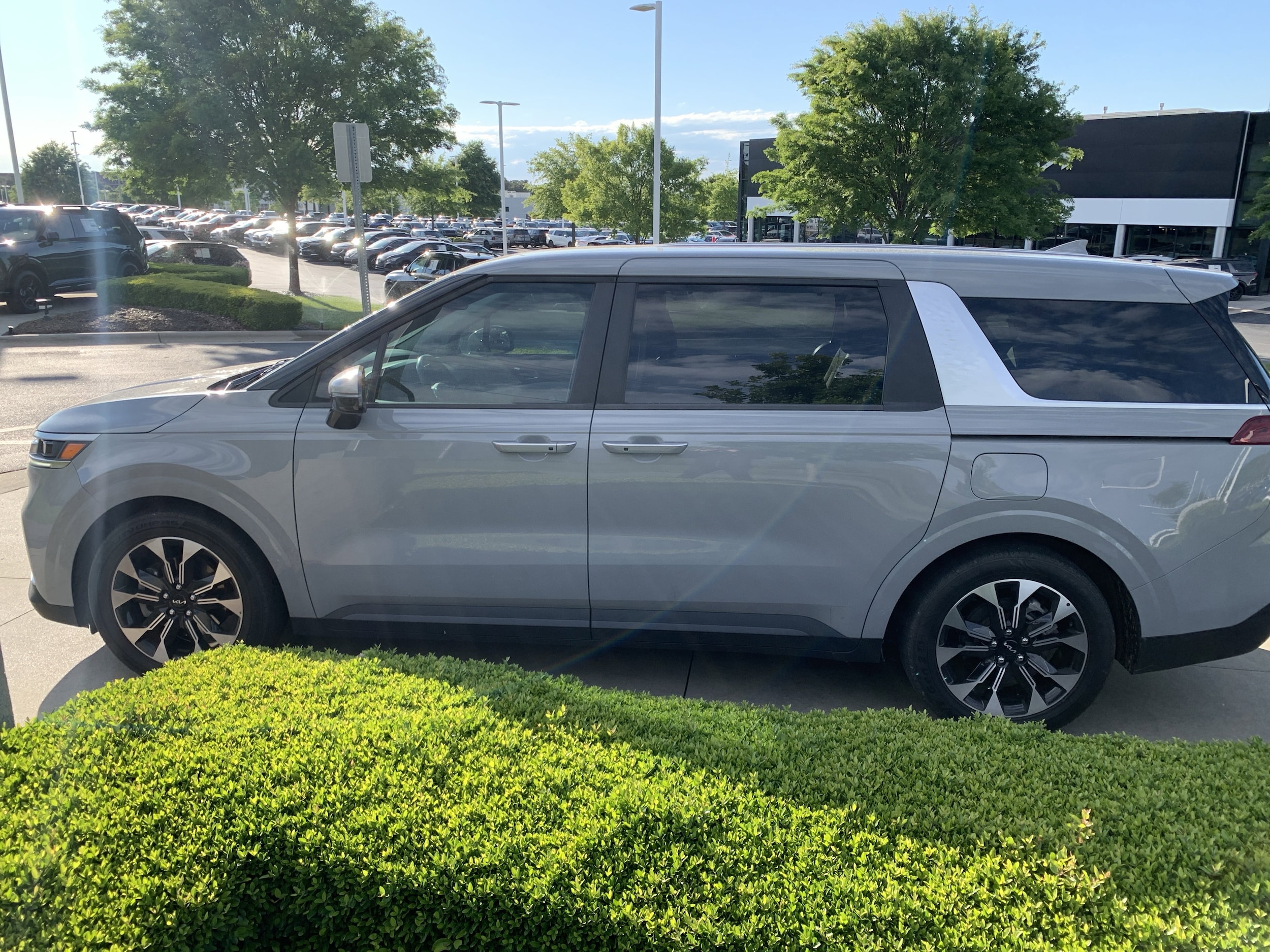 2022 Kia Carnival EX photo 5