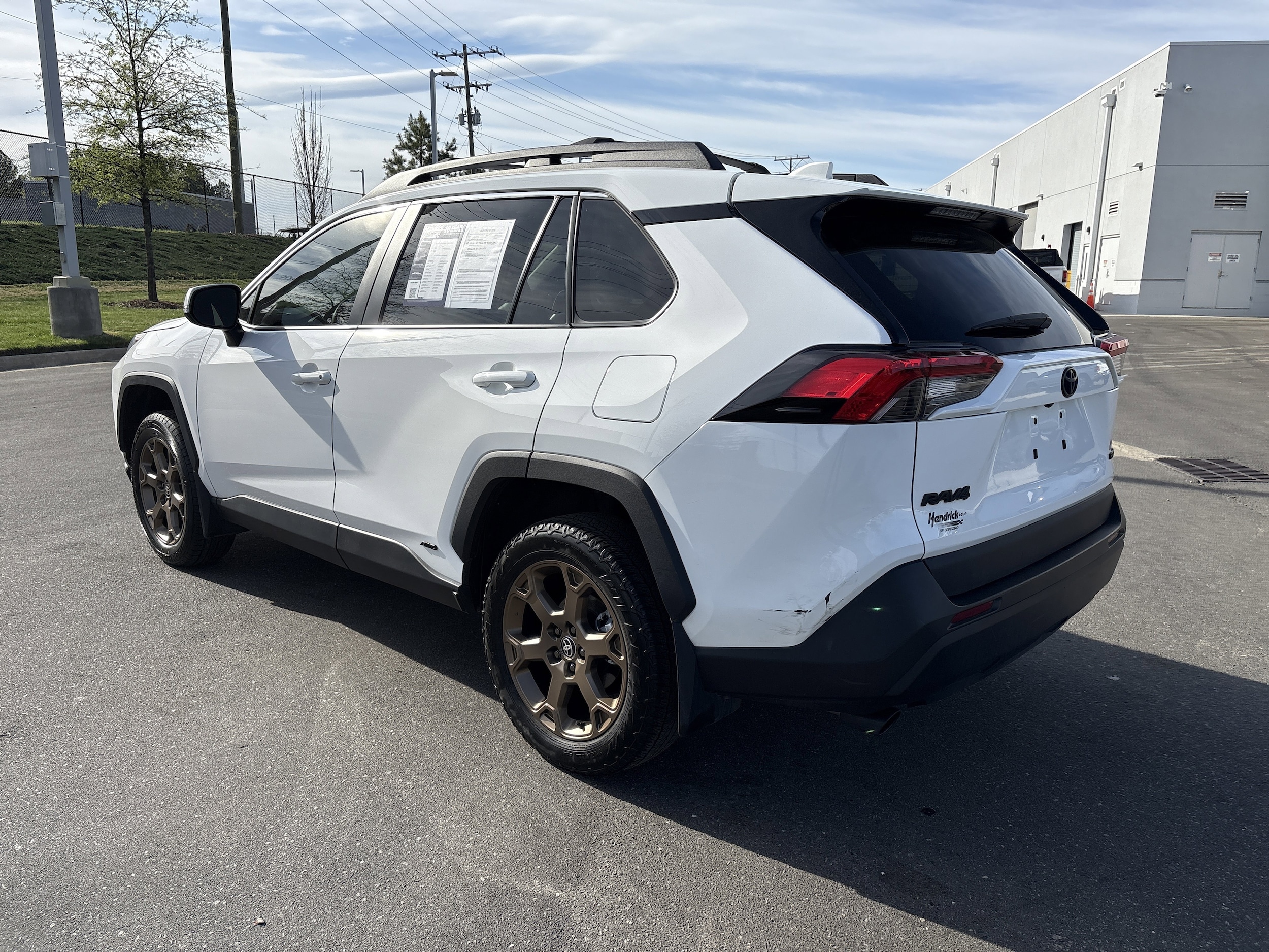 2023 Toyota RAV4 Hybrid XLE photo 3