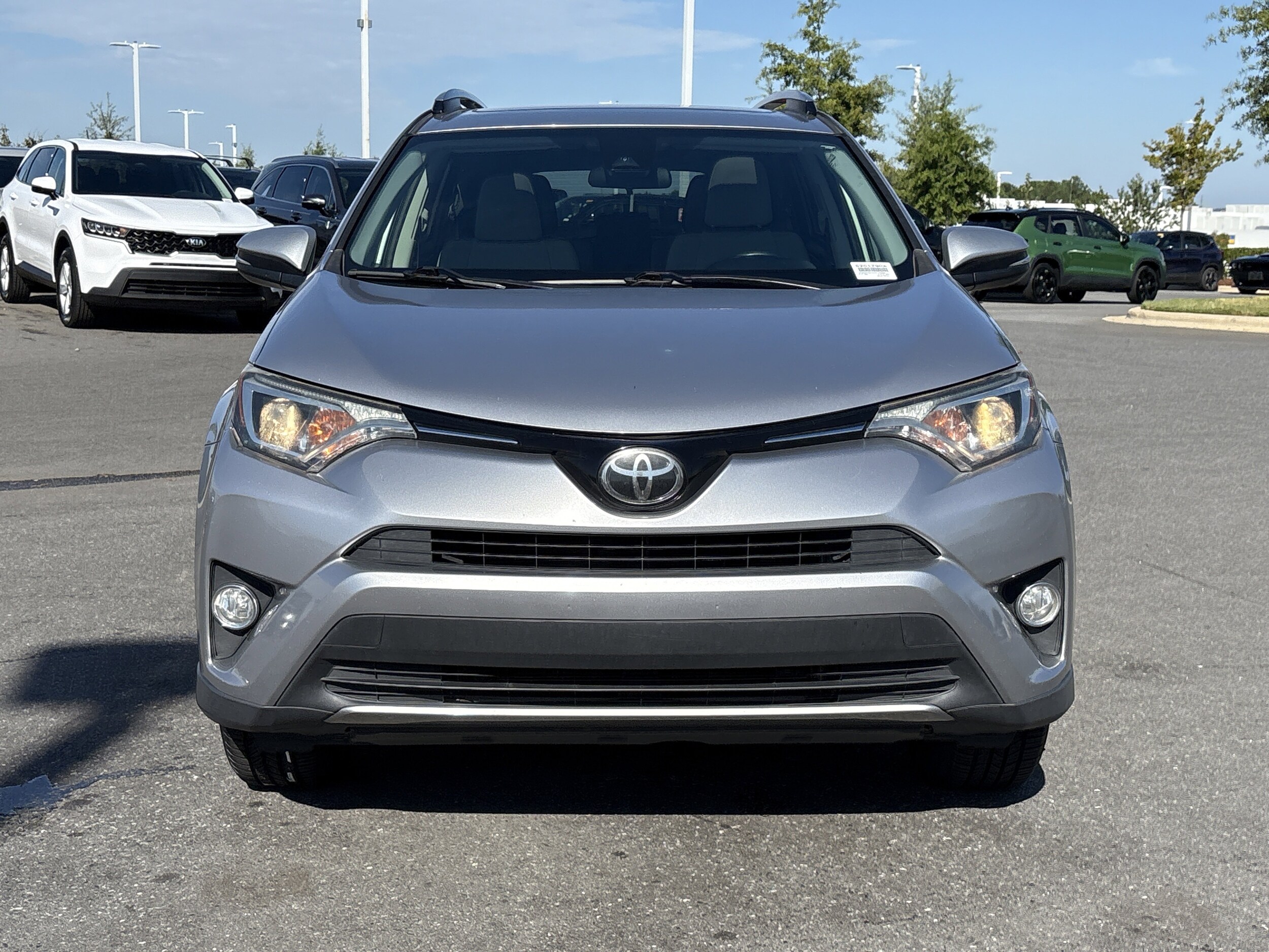 2018 Toyota RAV4 XLE photo 2