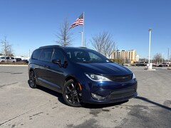 2019 Chrysler Pacifica Touring L Minivan