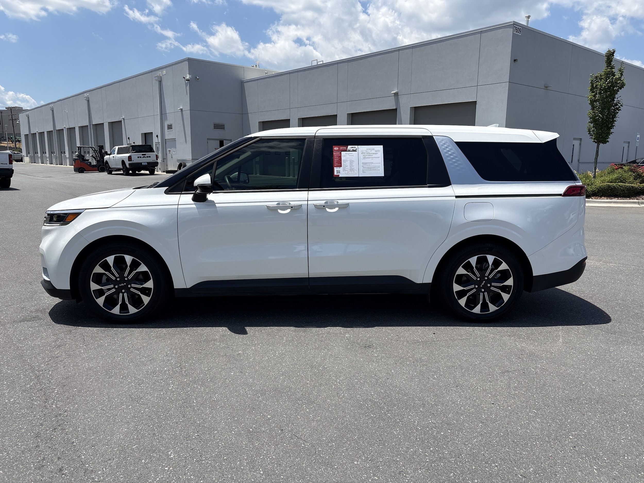 Kia Carnival EX