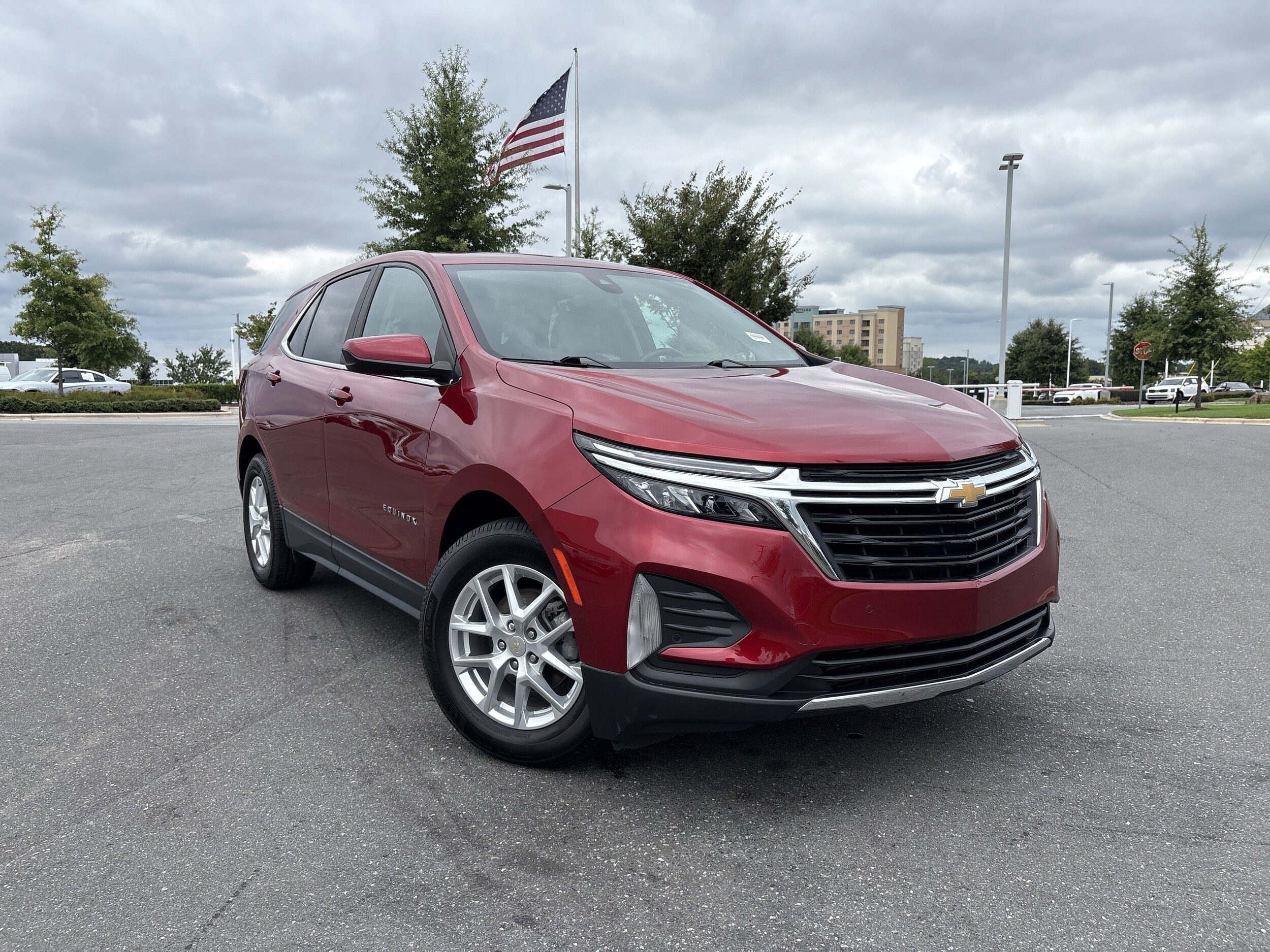 2022 Chevrolet Equinox LT photo 2