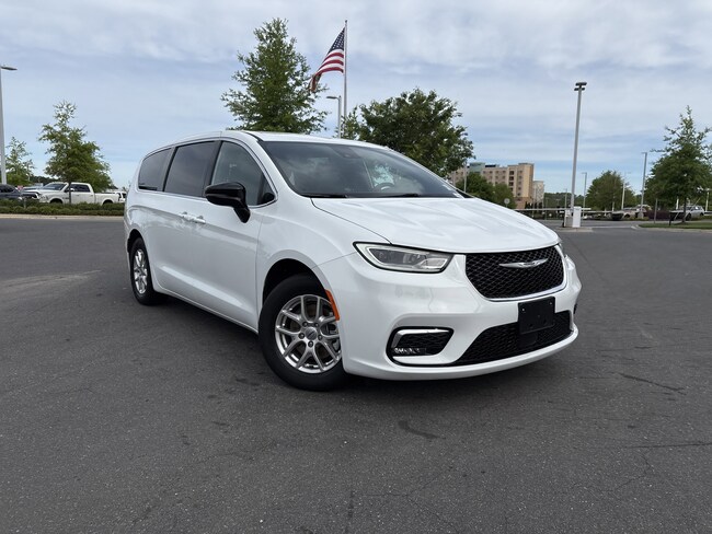 2025 Chrysler Pacifica Select Minivan