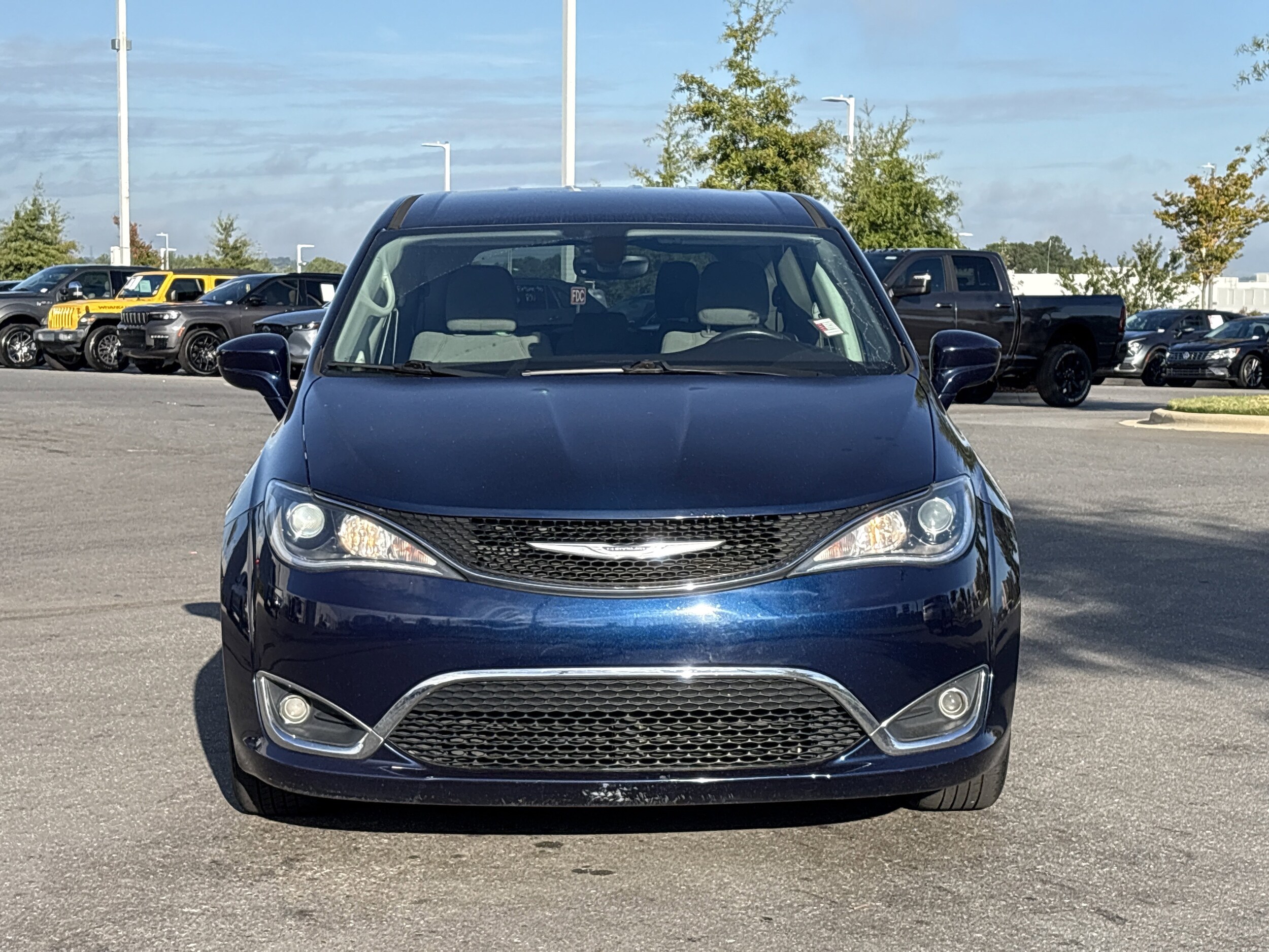 2019 Chrysler Pacifica Touring Plus photo 2