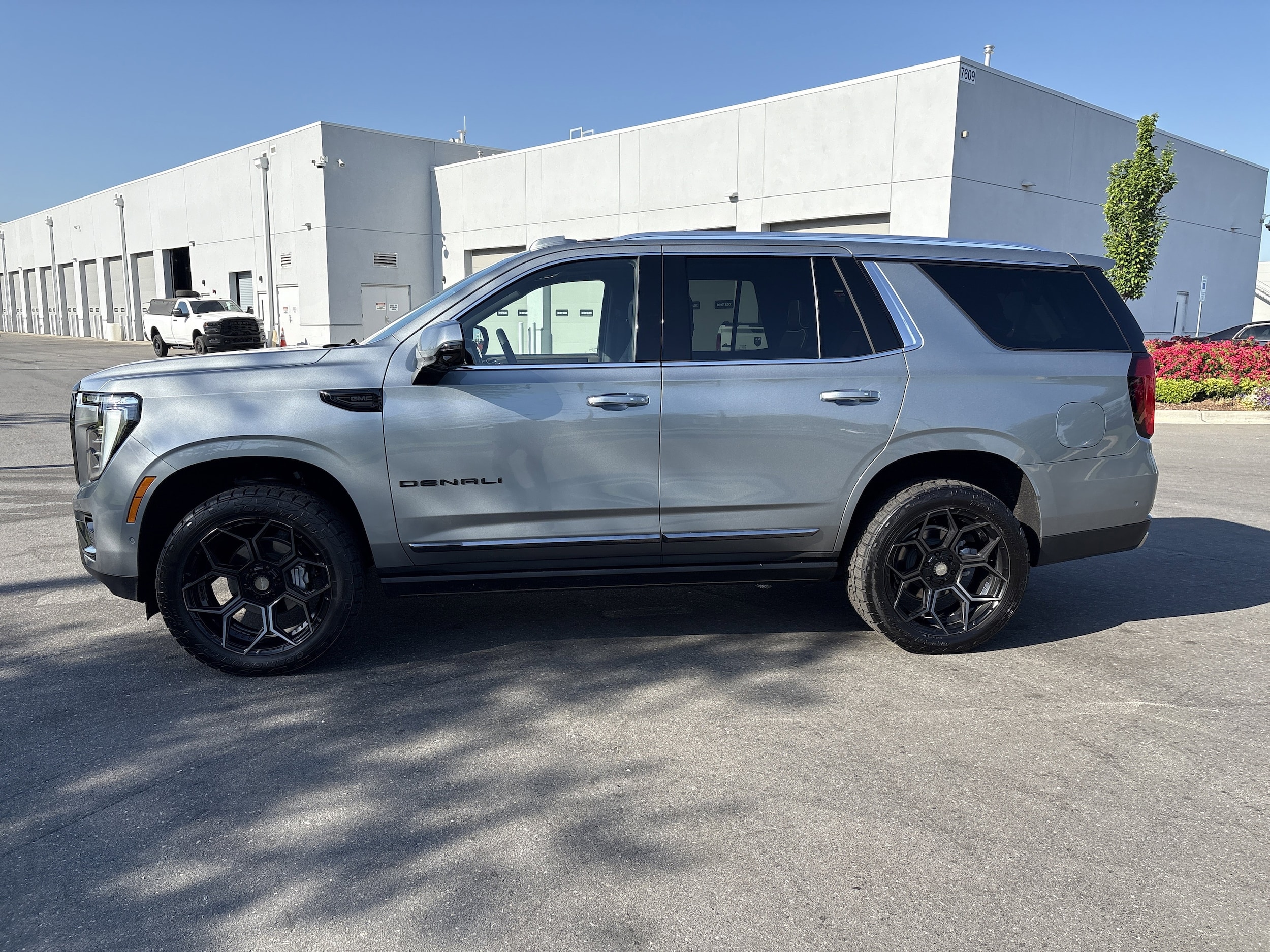 2026 GMC Yukon Denali Ultimate photo 4