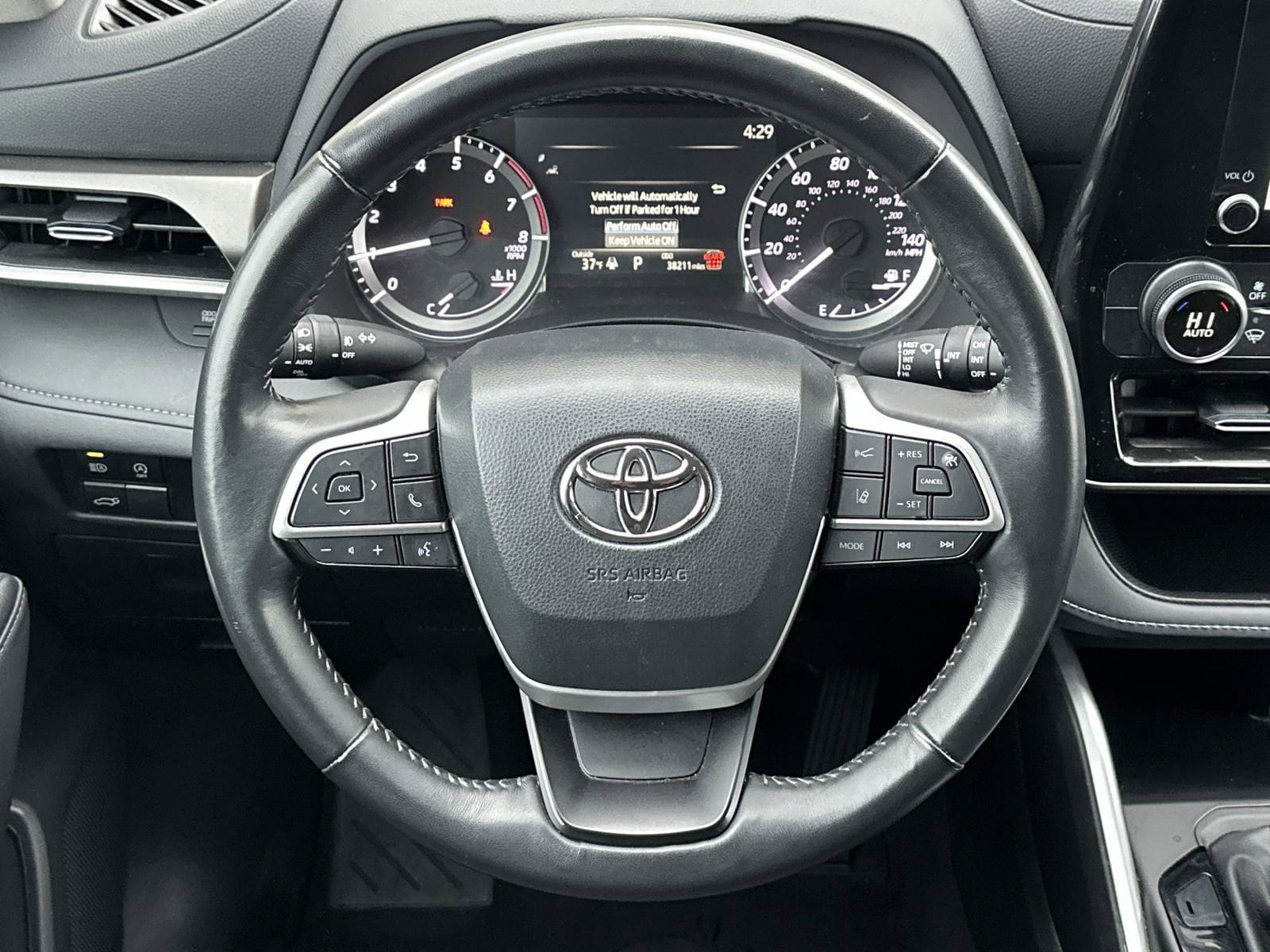 2024 Toyota Highlander LE photo 6