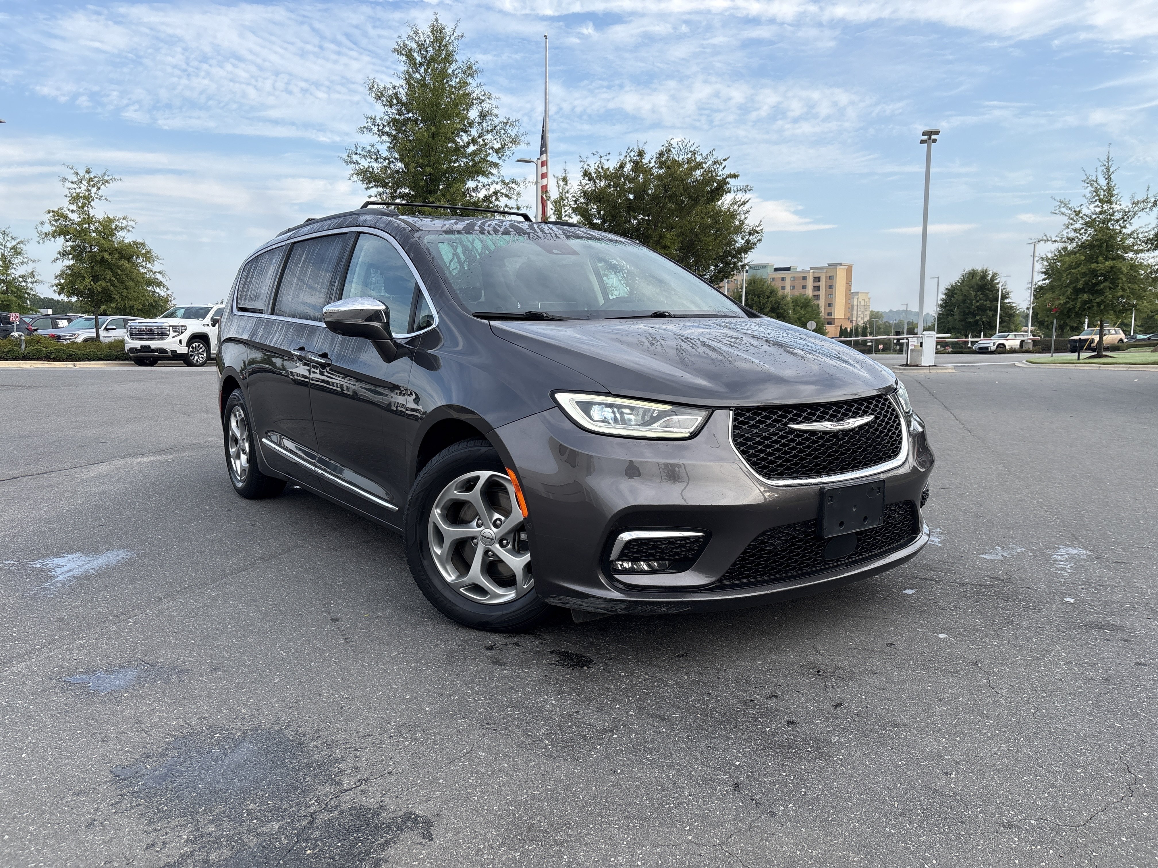 Used 2022 Chrysler Pacifica Limited Minivan