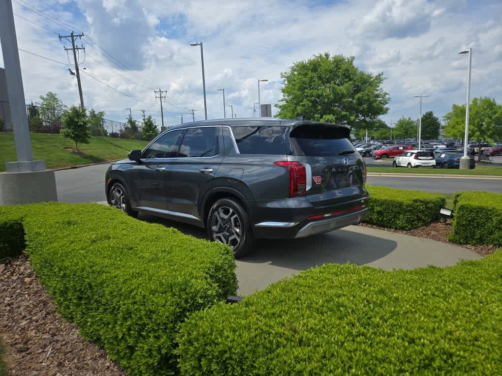 2023 Hyundai Palisade Limited photo 2