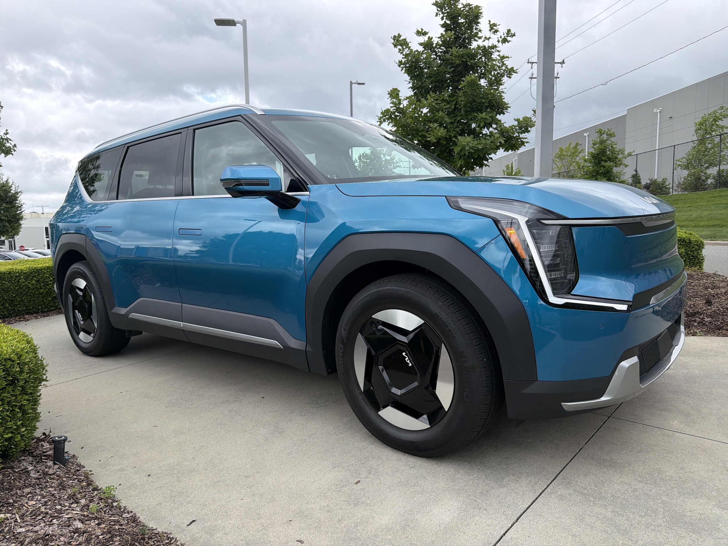 2025 Kia EV9 Wind photo 2