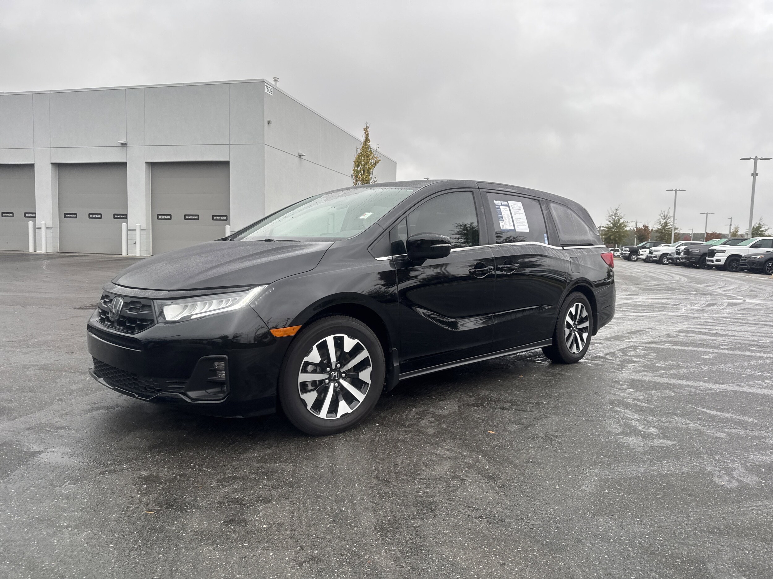 2025 Honda Odyssey EX-L photo 2