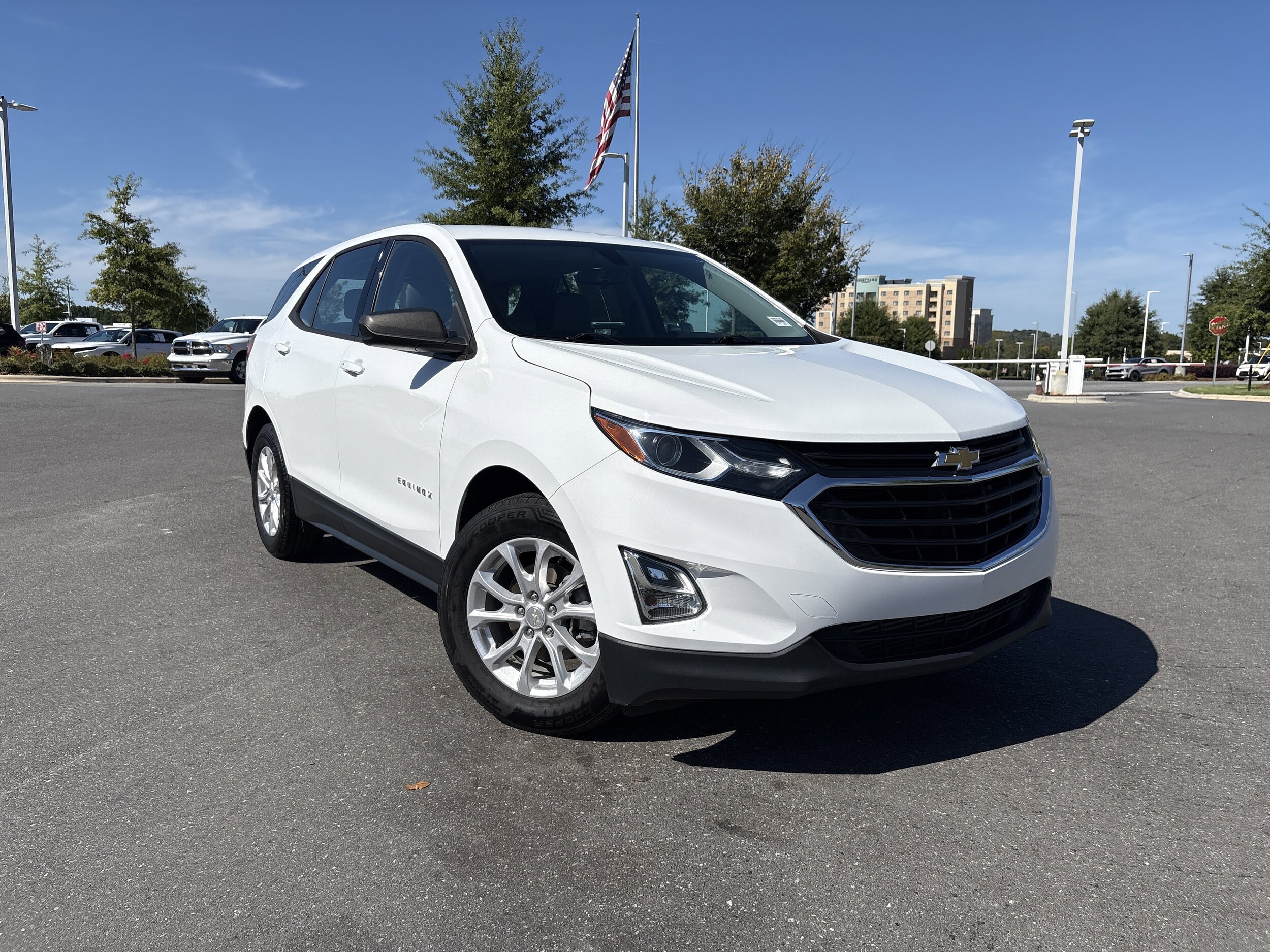 2019 Chevrolet Equinox LS photo 2