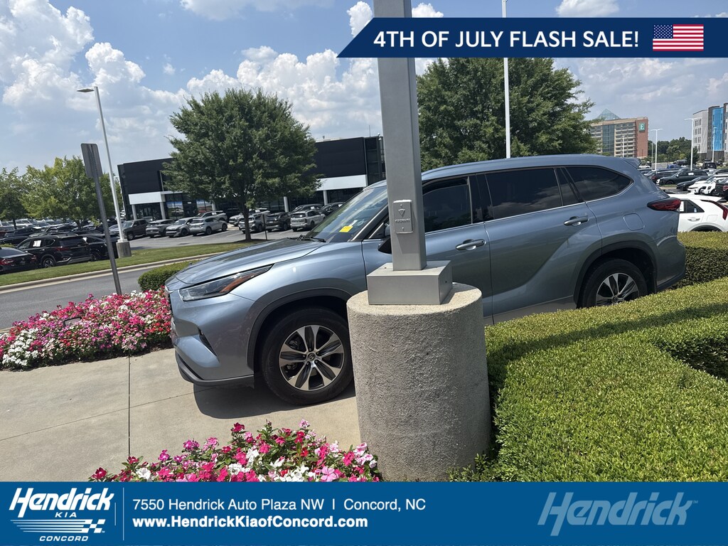 Used 2021 Toyota Highlander XLE SUV