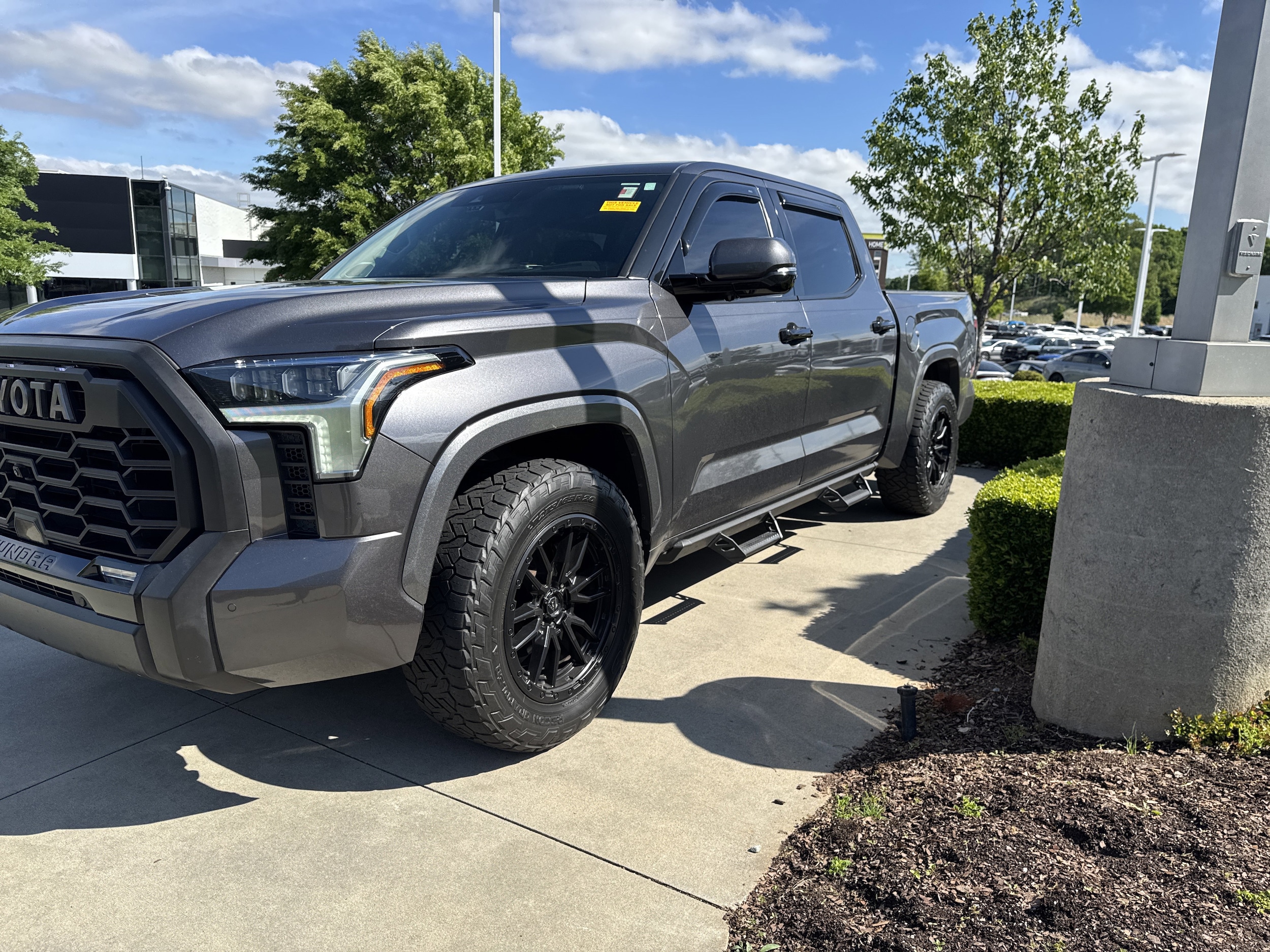 2022 Toyota Tundra 4WD Limited photo 6