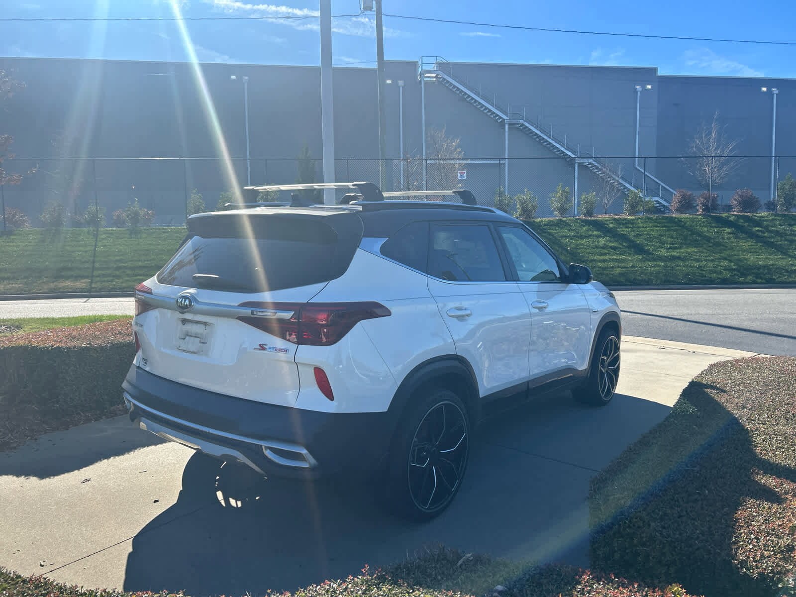 2021 Kia Seltos S photo 2