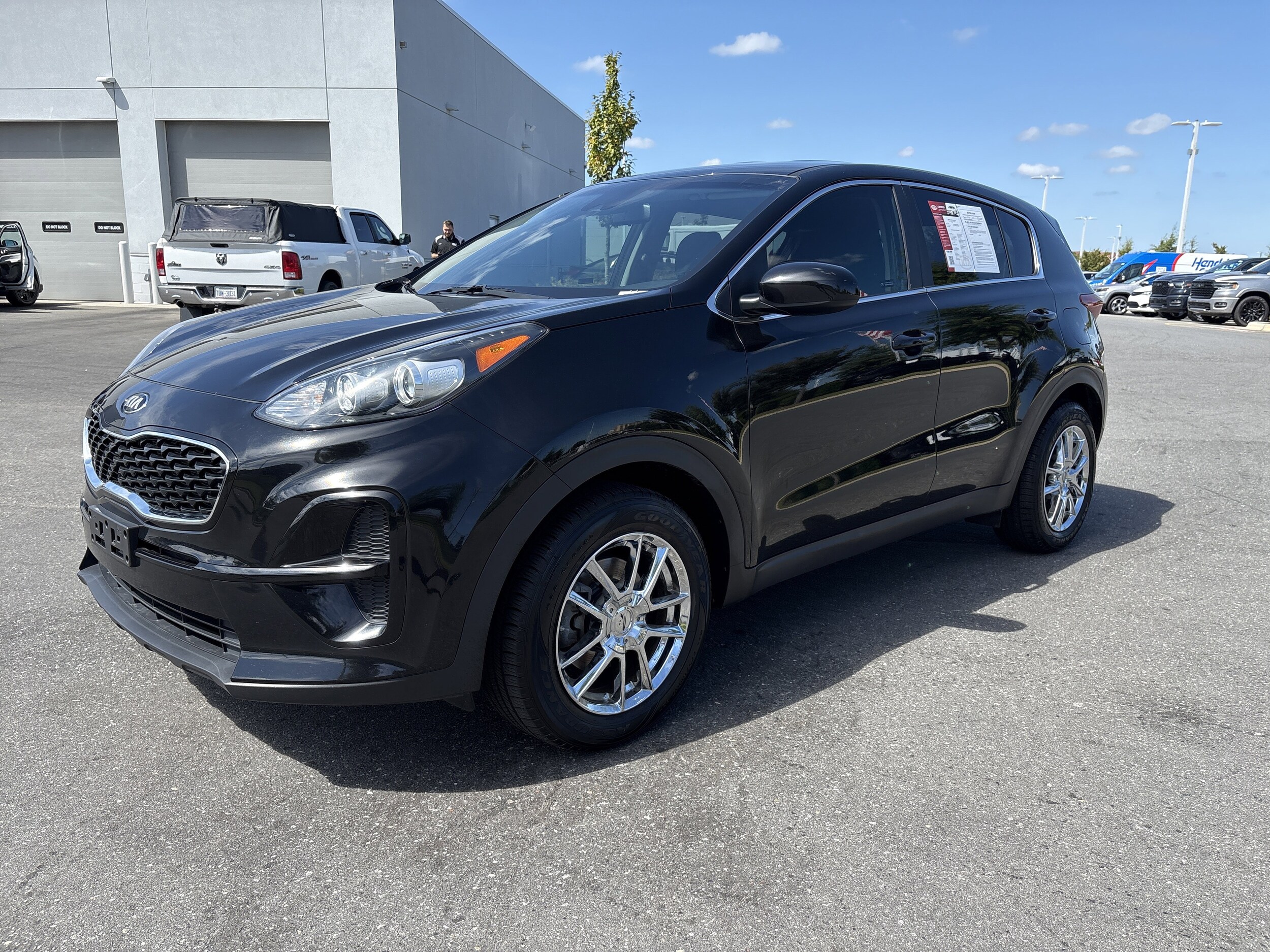 2022 Kia Sportage LX photo 3