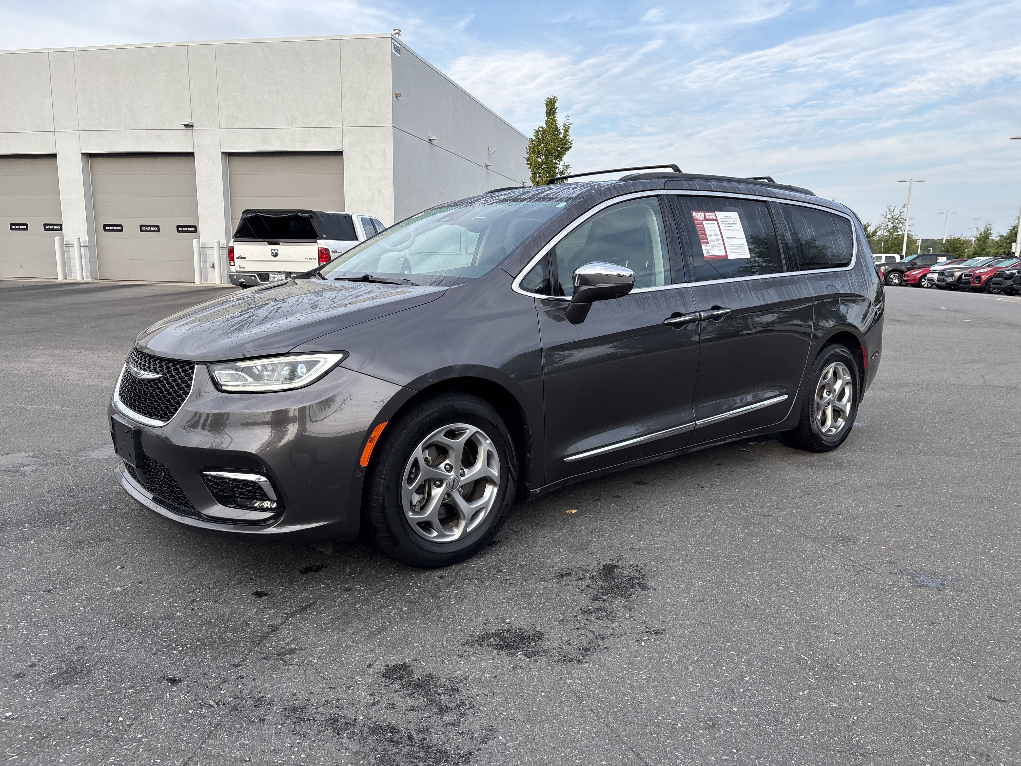Used 2022 Chrysler Pacifica Limited Minivan