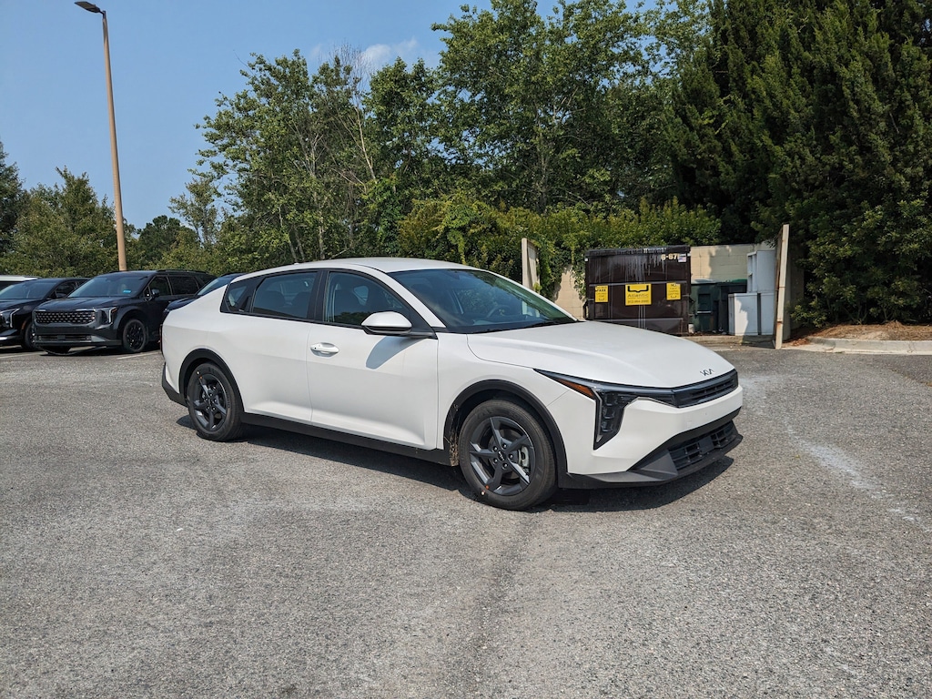 New 2025 Kia K4 LXS Sedan