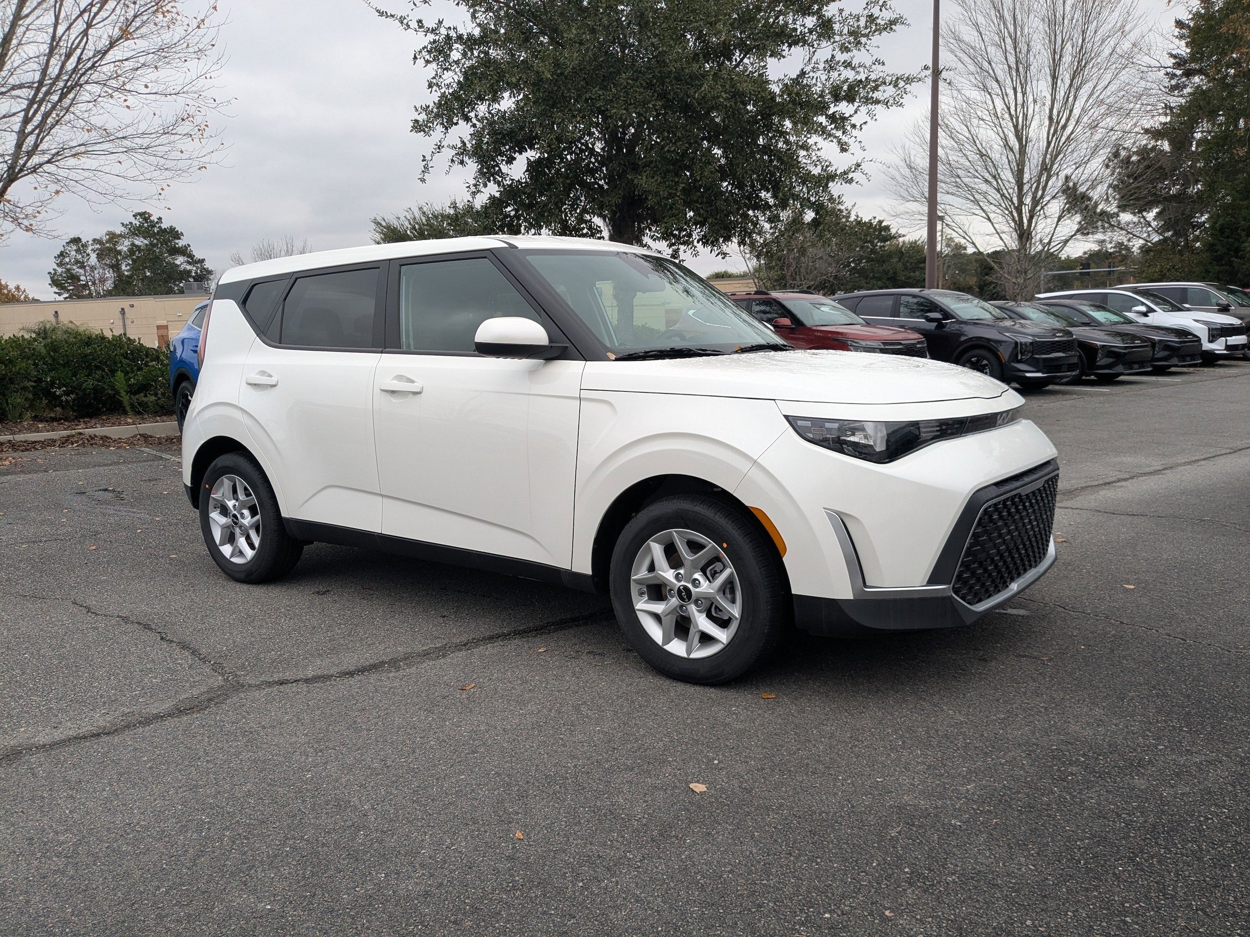 2025 Kia Soul LX's photo