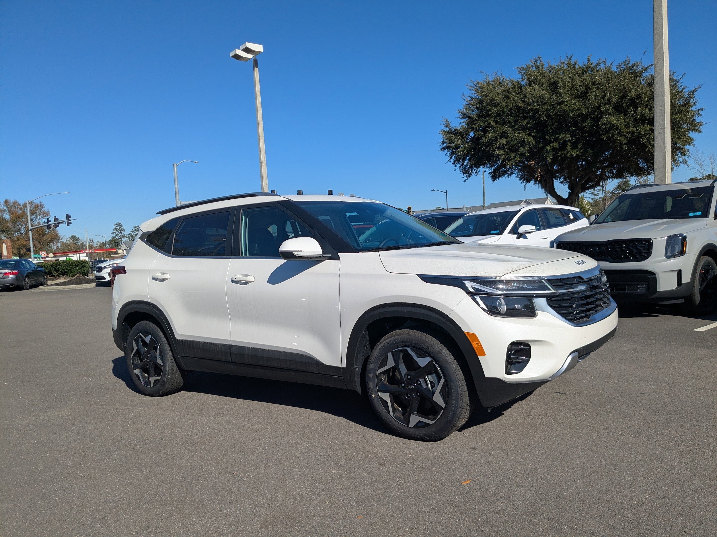 2025 Kia Seltos EX's photo