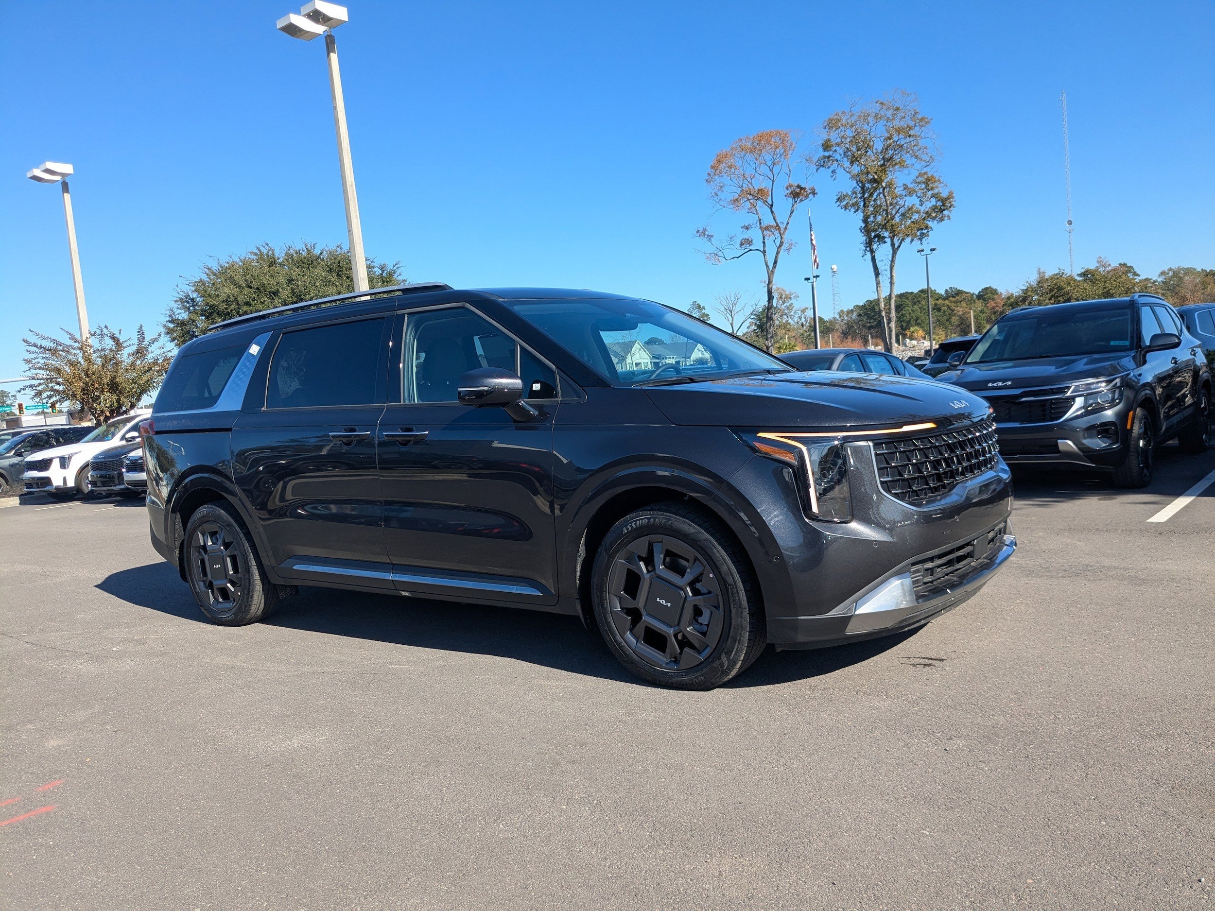 2026 Kia Carnival SX's photo